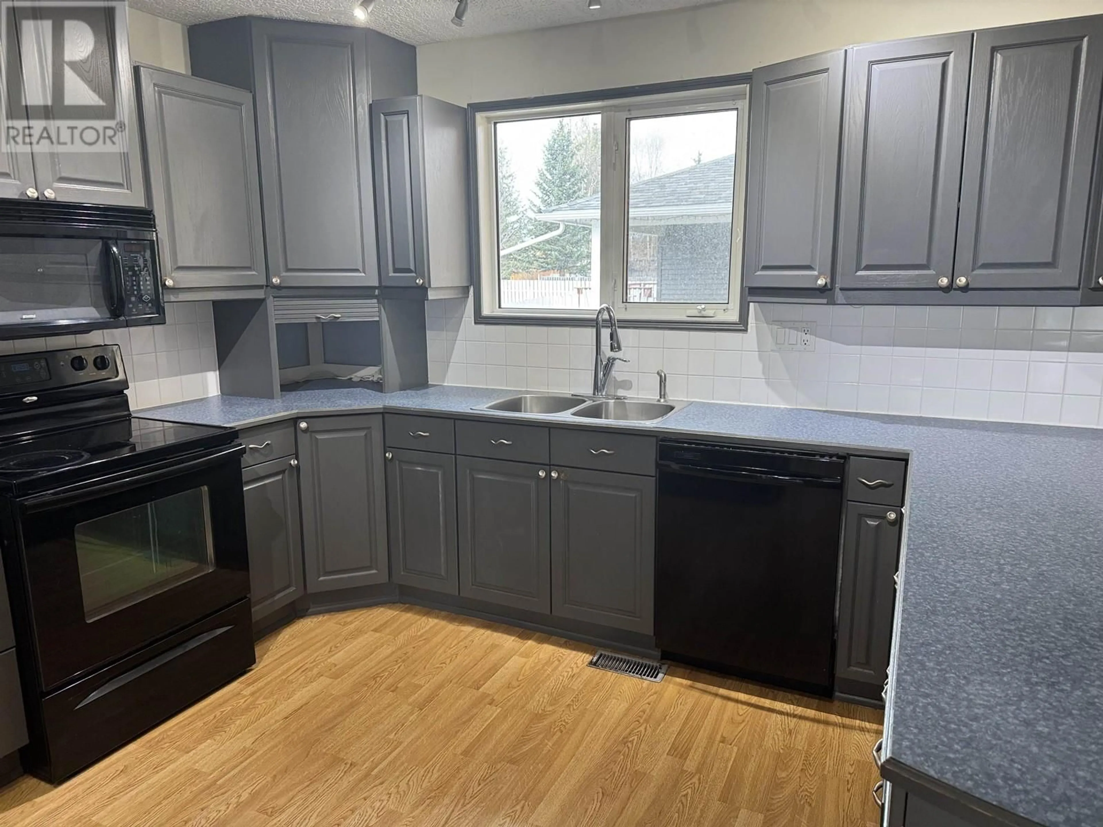 Standard kitchen, unknown for 18 TUTU AVENUE, Mackenzie British Columbia V0J2C0
