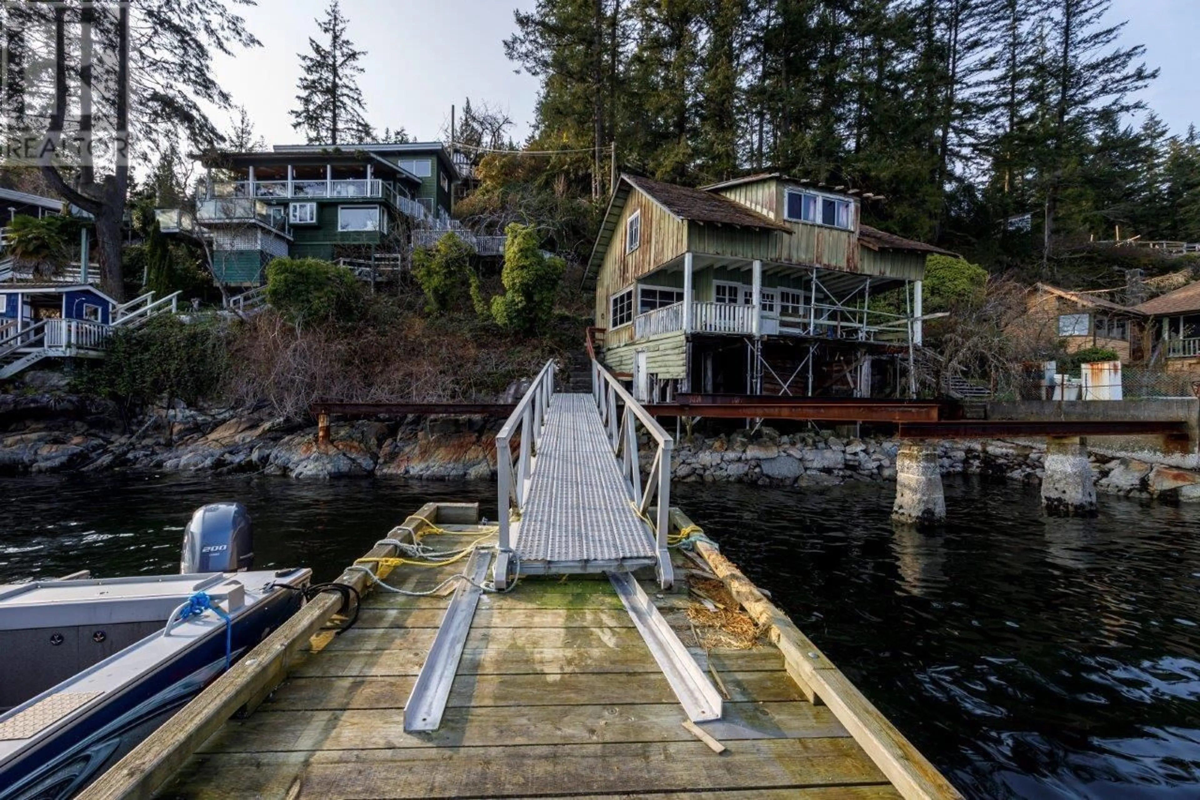 Stairs for 5748 SUNSHINE FALLS LANE, North Vancouver British Columbia V7G2T9