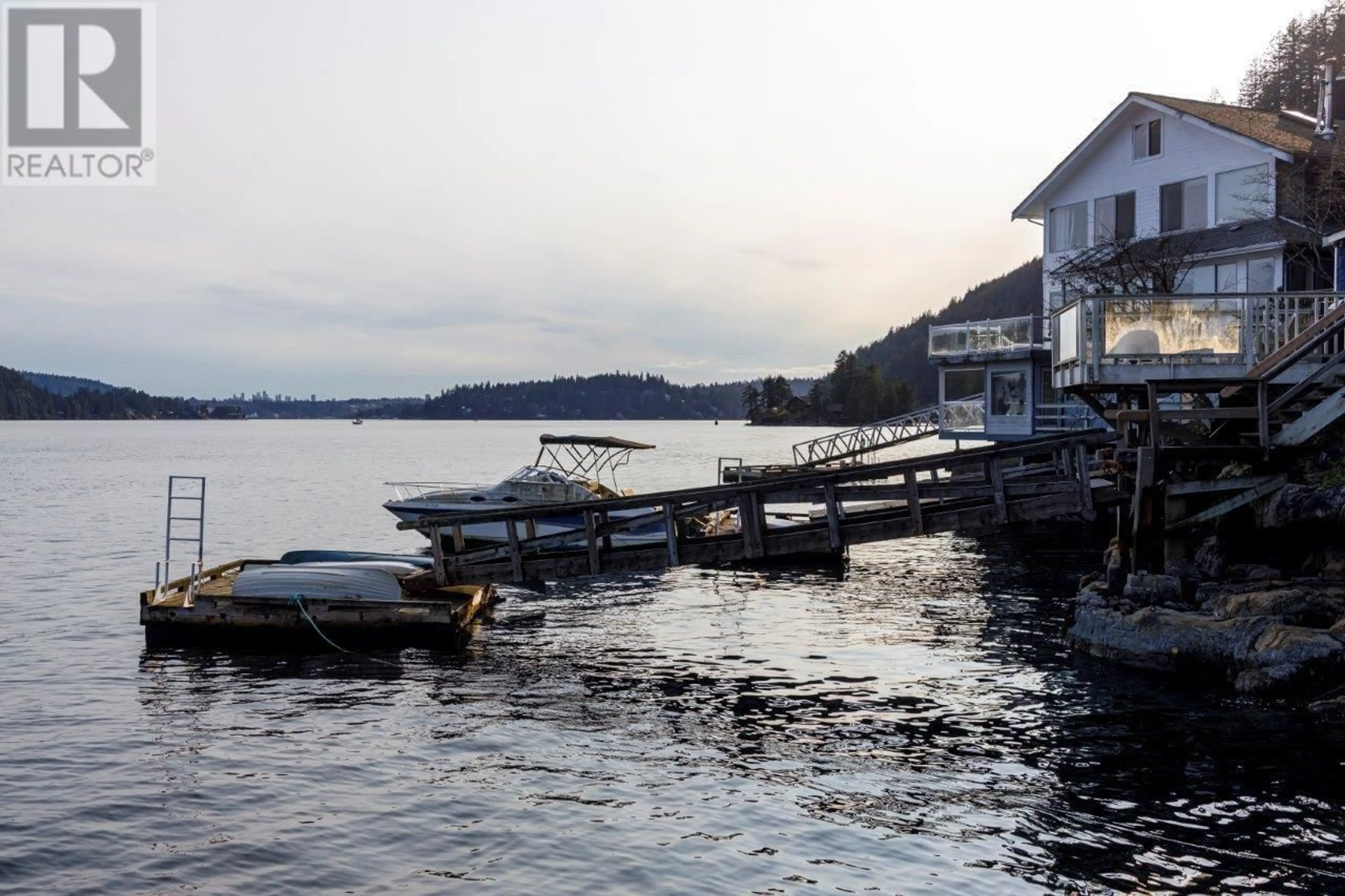 Blurry image for 5748 SUNSHINE FALLS LANE, North Vancouver British Columbia V7G2T9