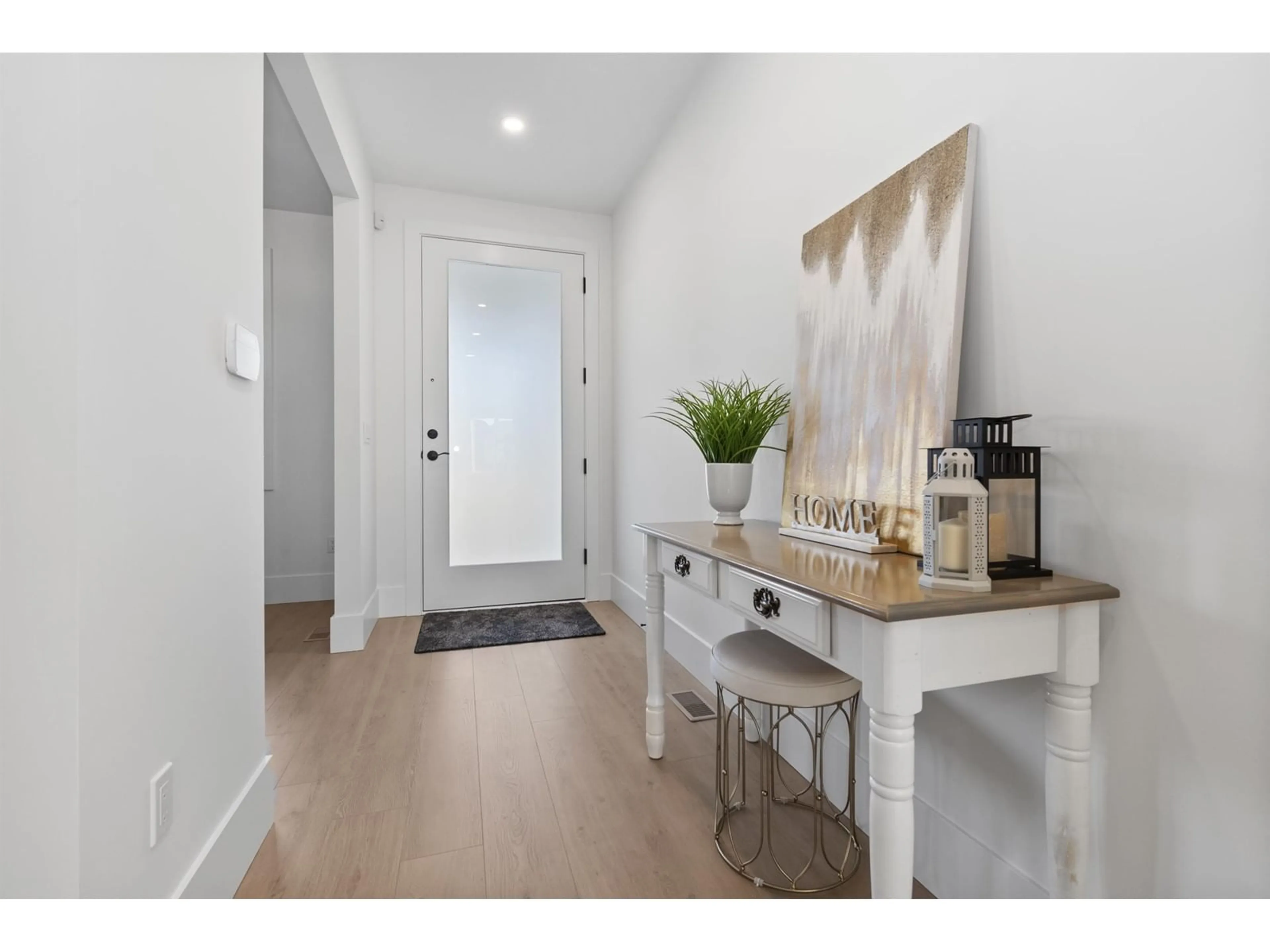 Indoor entryway for 7147 ELWOOD DRIVE, Chilliwack British Columbia V2R1G8