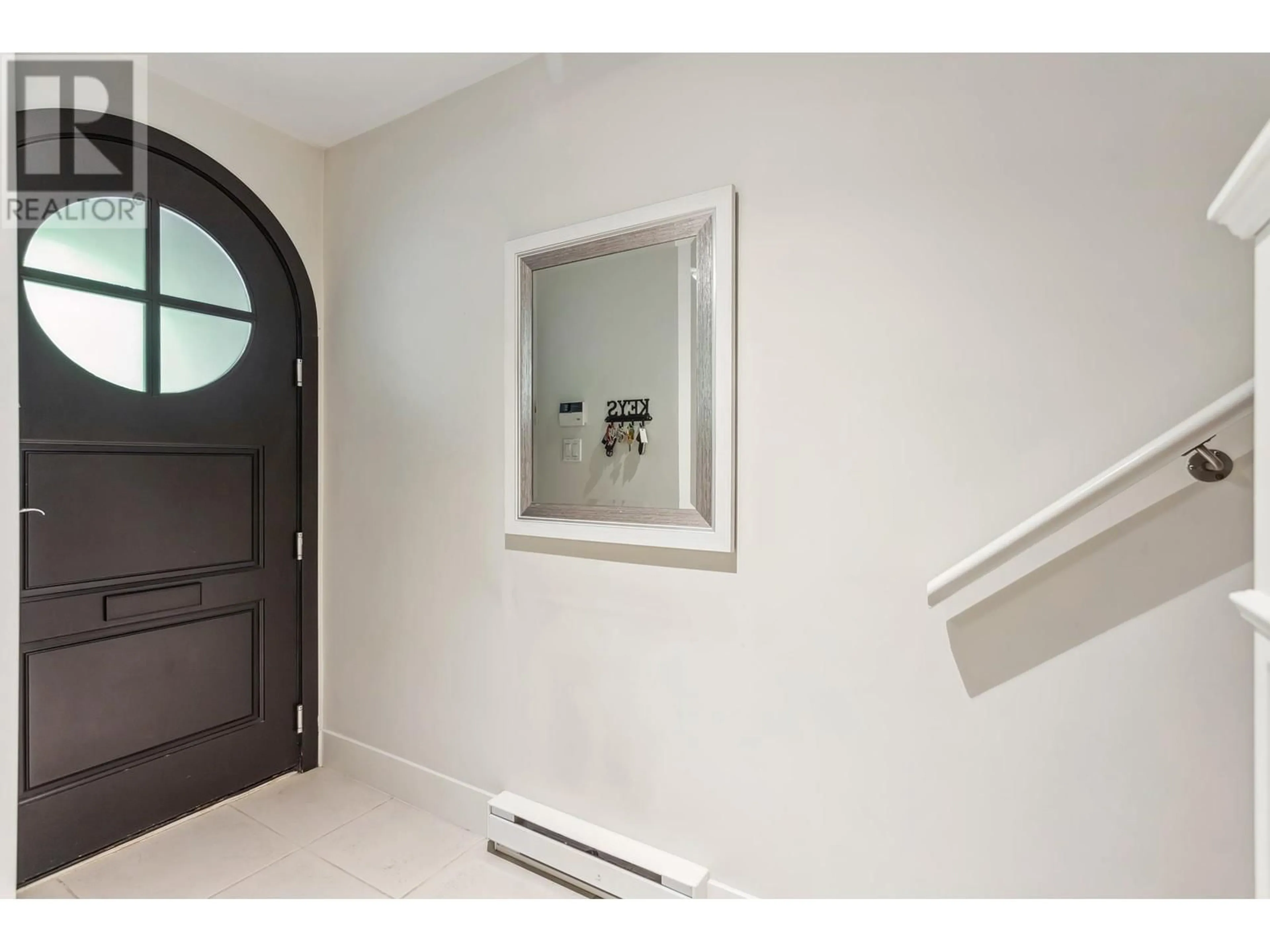 Indoor entryway for 930 13TH AVENUE, Vancouver British Columbia V5Z1P3
