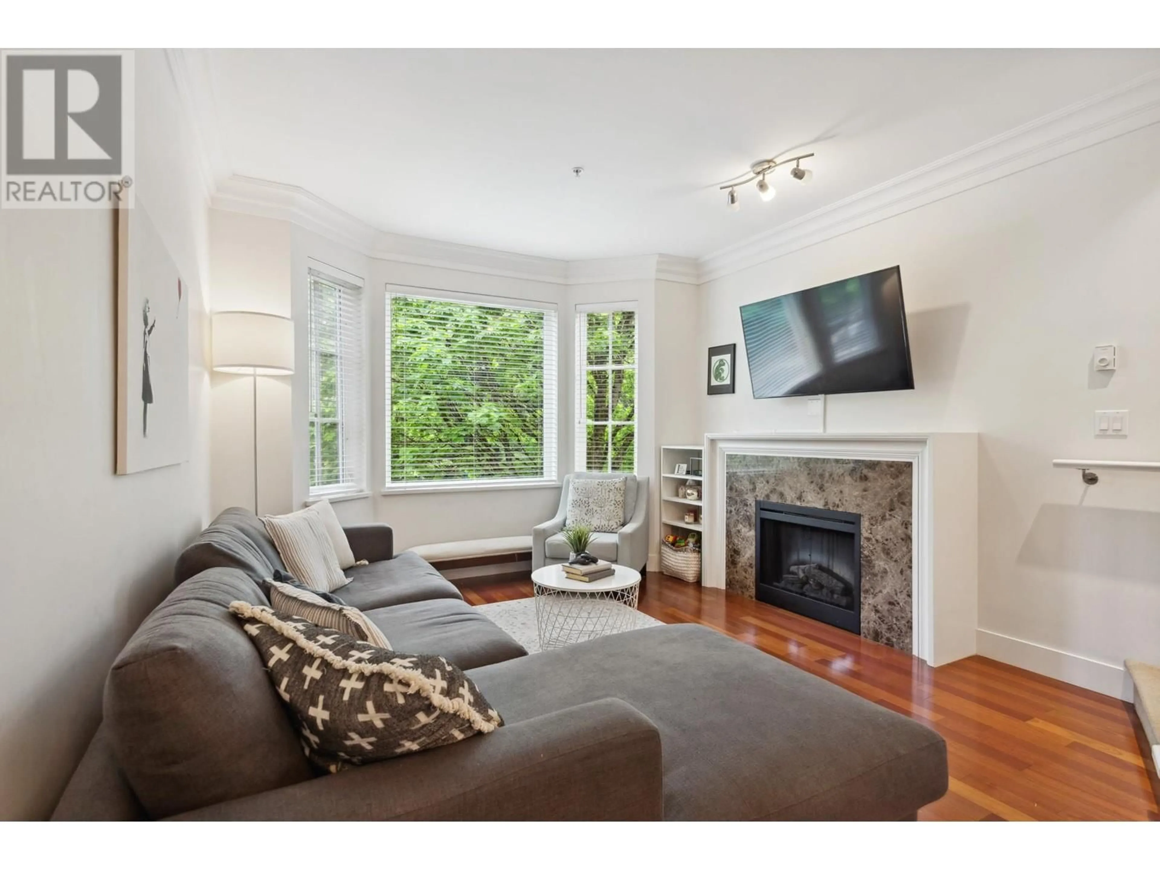 Living room with furniture, wood/laminate floor for 930 13TH AVENUE, Vancouver British Columbia V5Z1P3