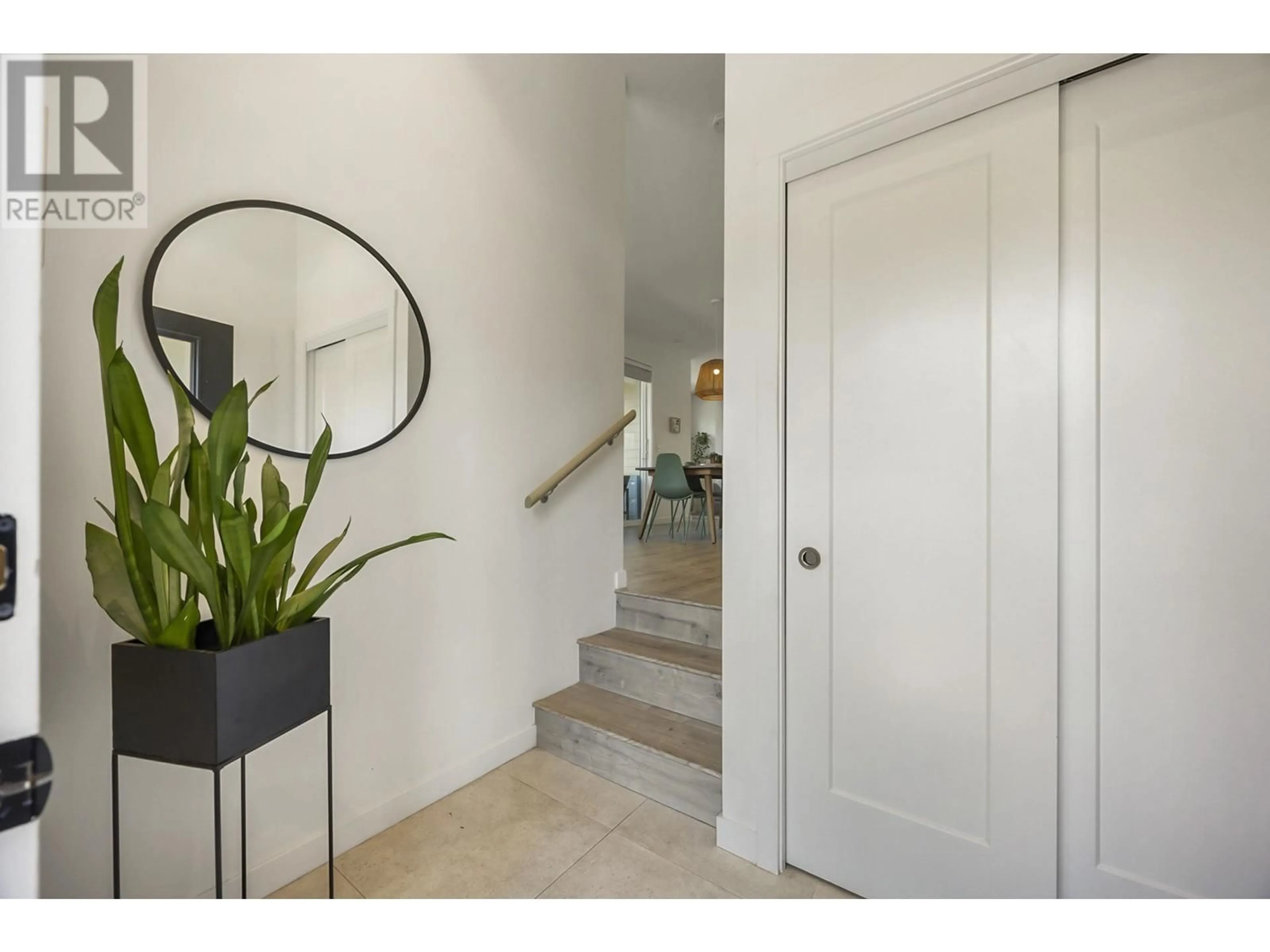 Indoor entryway for 5 - 6427 HAMMERMILL AVENUE, Delta British Columbia V4L0B2