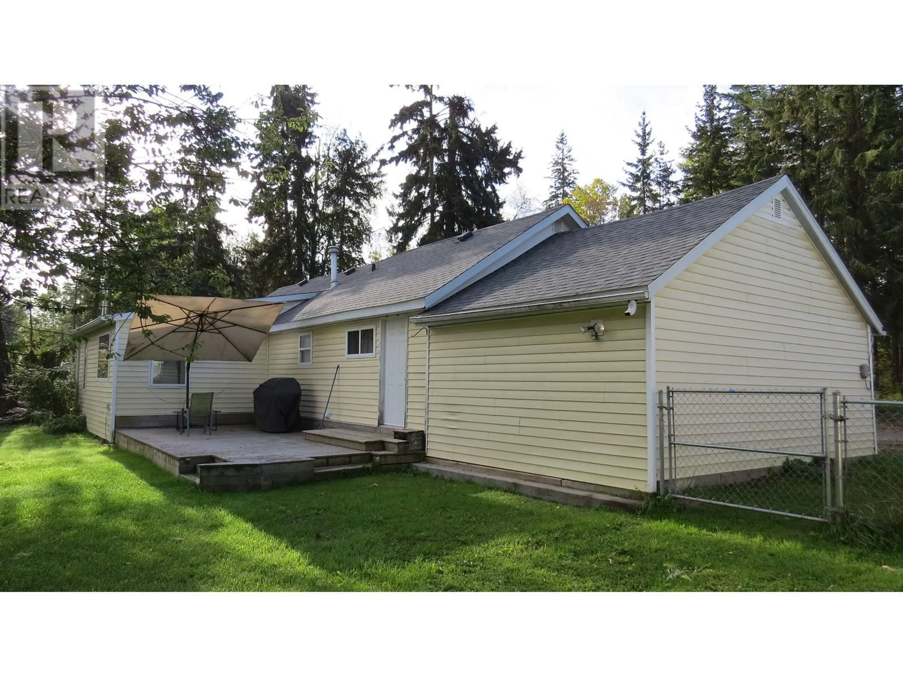 Home with vinyl exterior material, street for 942 MAPLE DRIVE, Quesnel British Columbia V2J5M1