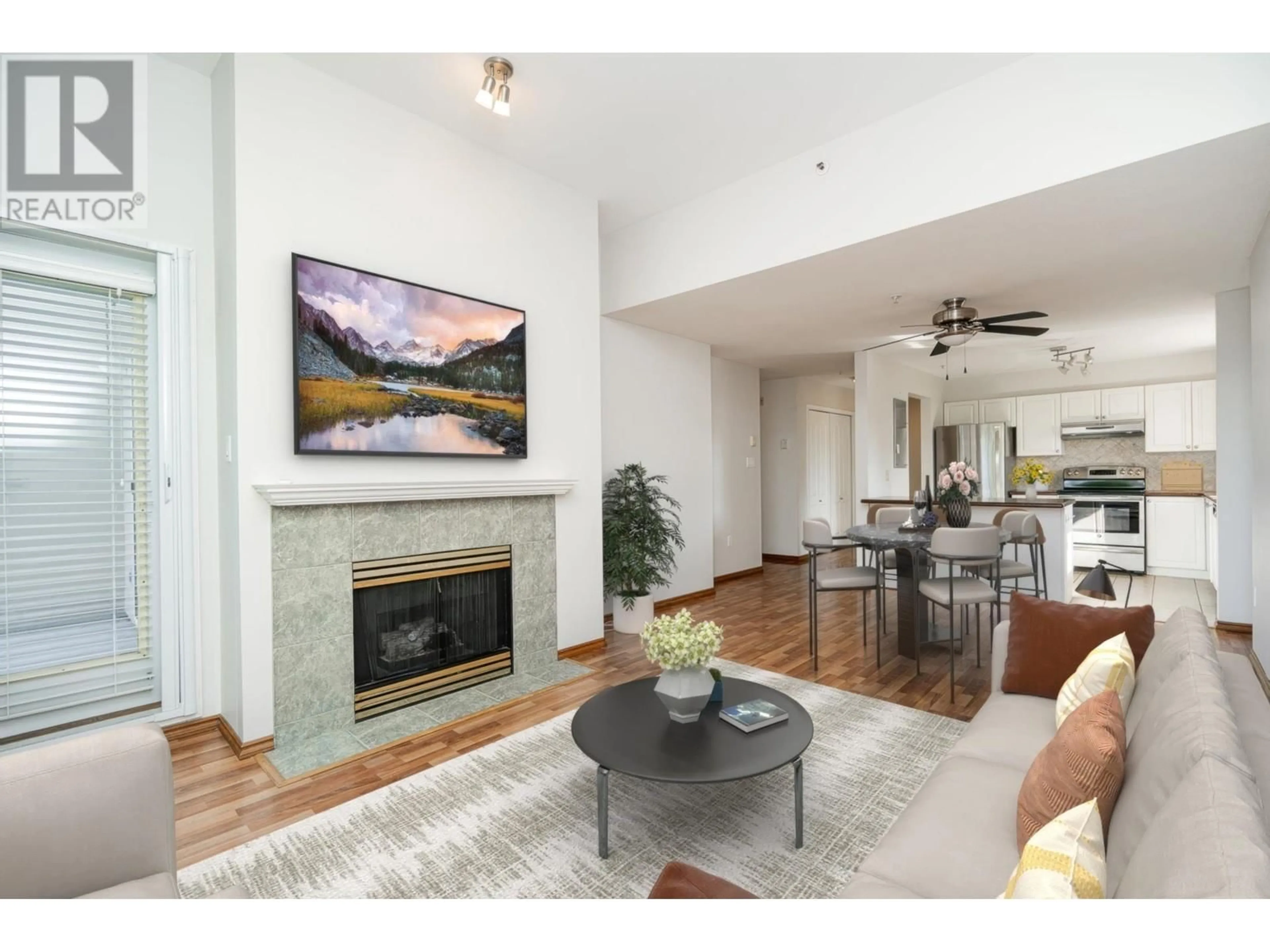 Living room with furniture, unknown for 403 - 2559 PARKVIEW LANE, Port Coquitlam British Columbia V3C6M1