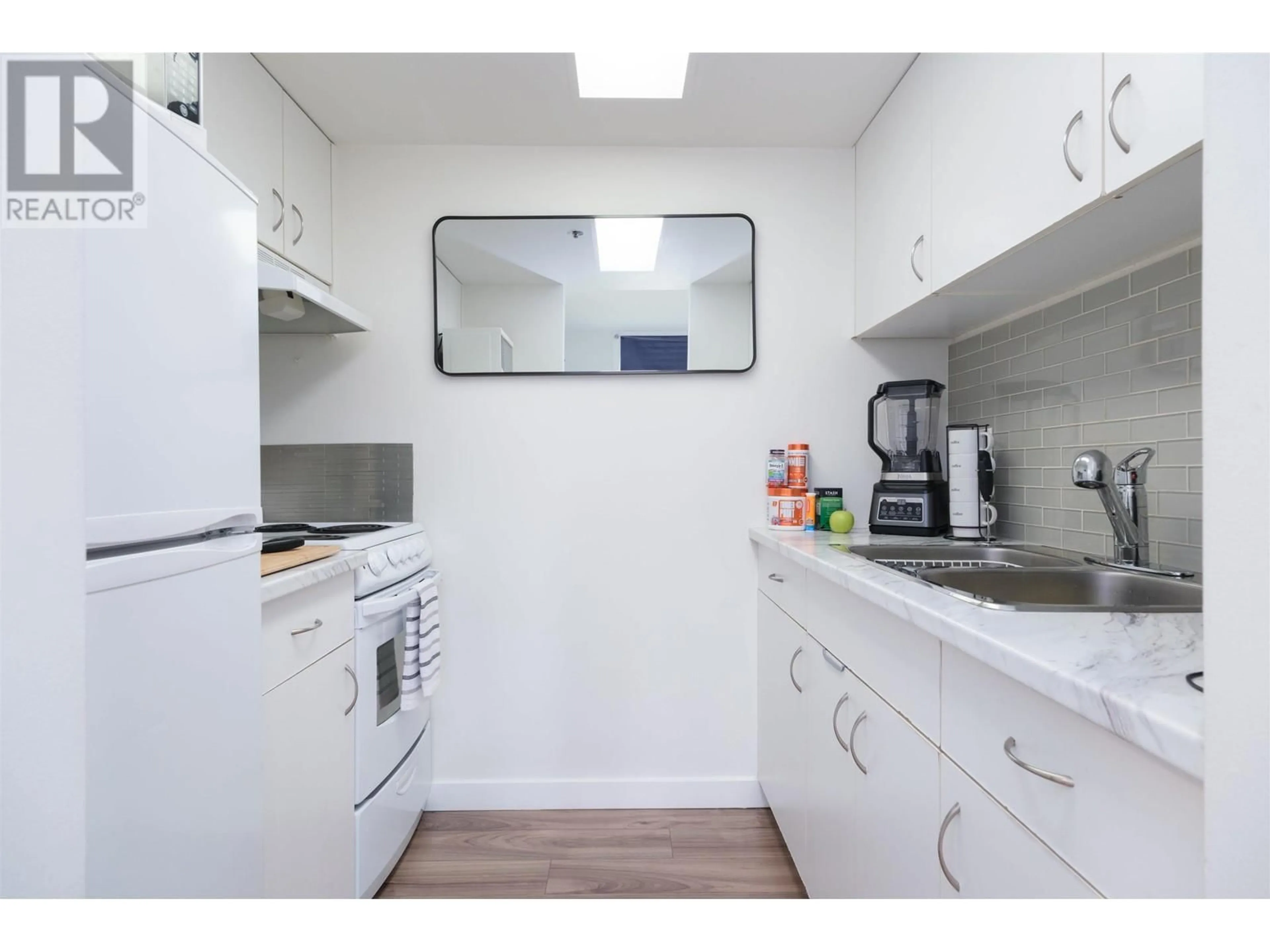Standard kitchen, unknown for 801 - 789 DRAKE STREET, Vancouver British Columbia V6Z2N7