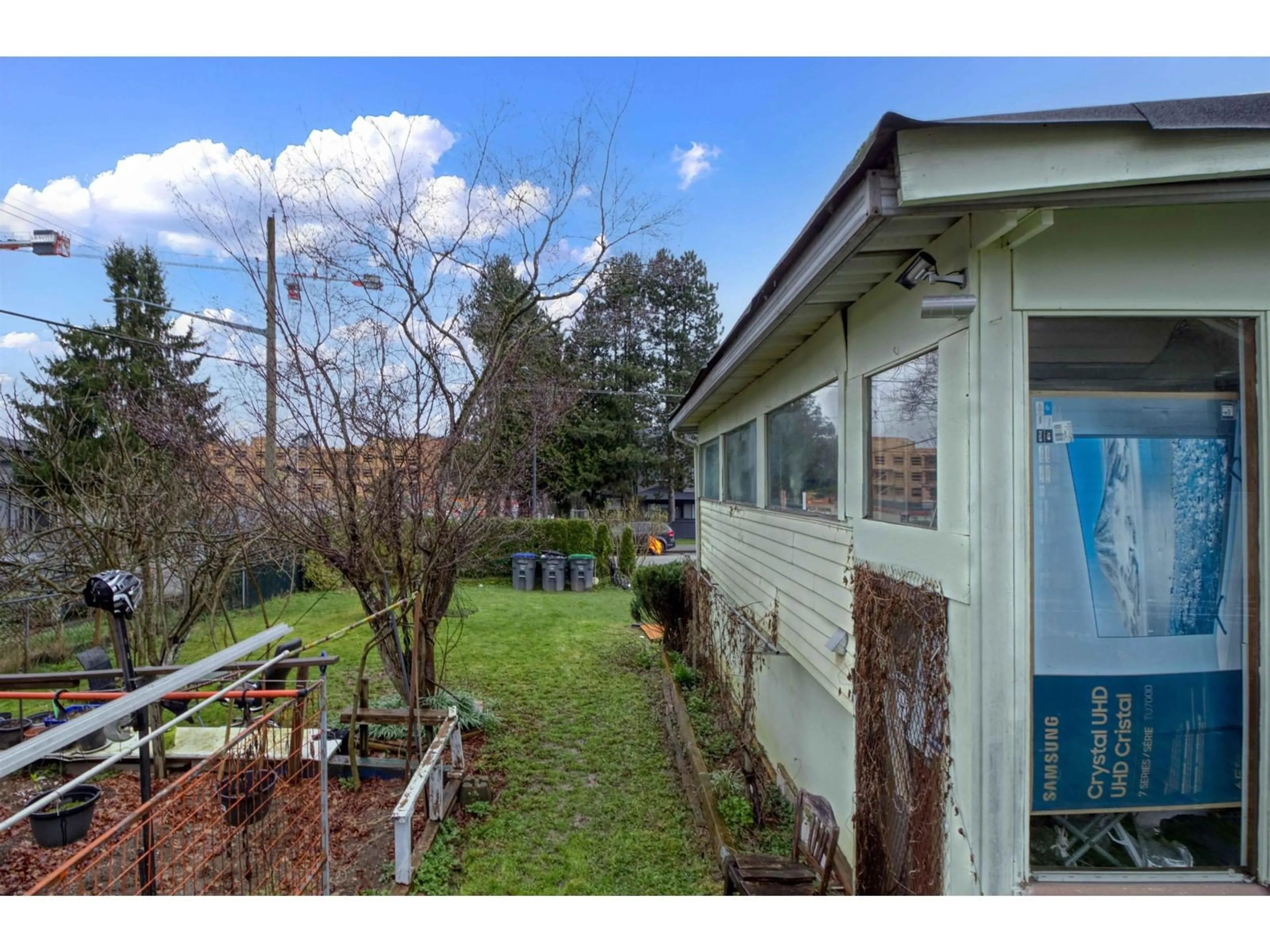 A pic from outside/outdoor area/front of a property/back of a property/a pic from drone, unknown for 10999 132A, Surrey British Columbia V3T3Y2