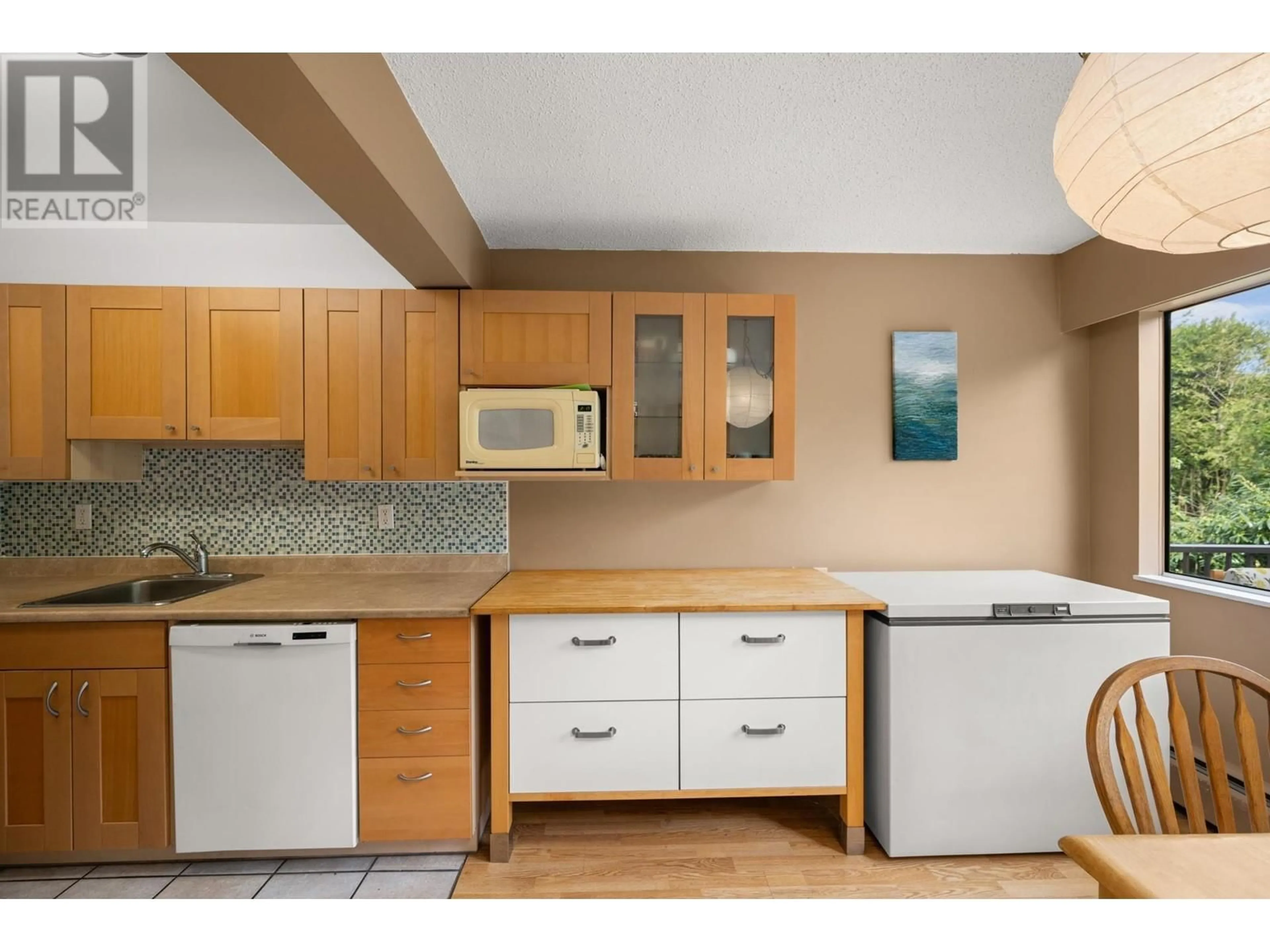 Standard kitchen, unknown for 8943 HORNE STREET, Burnaby British Columbia V3N4J8