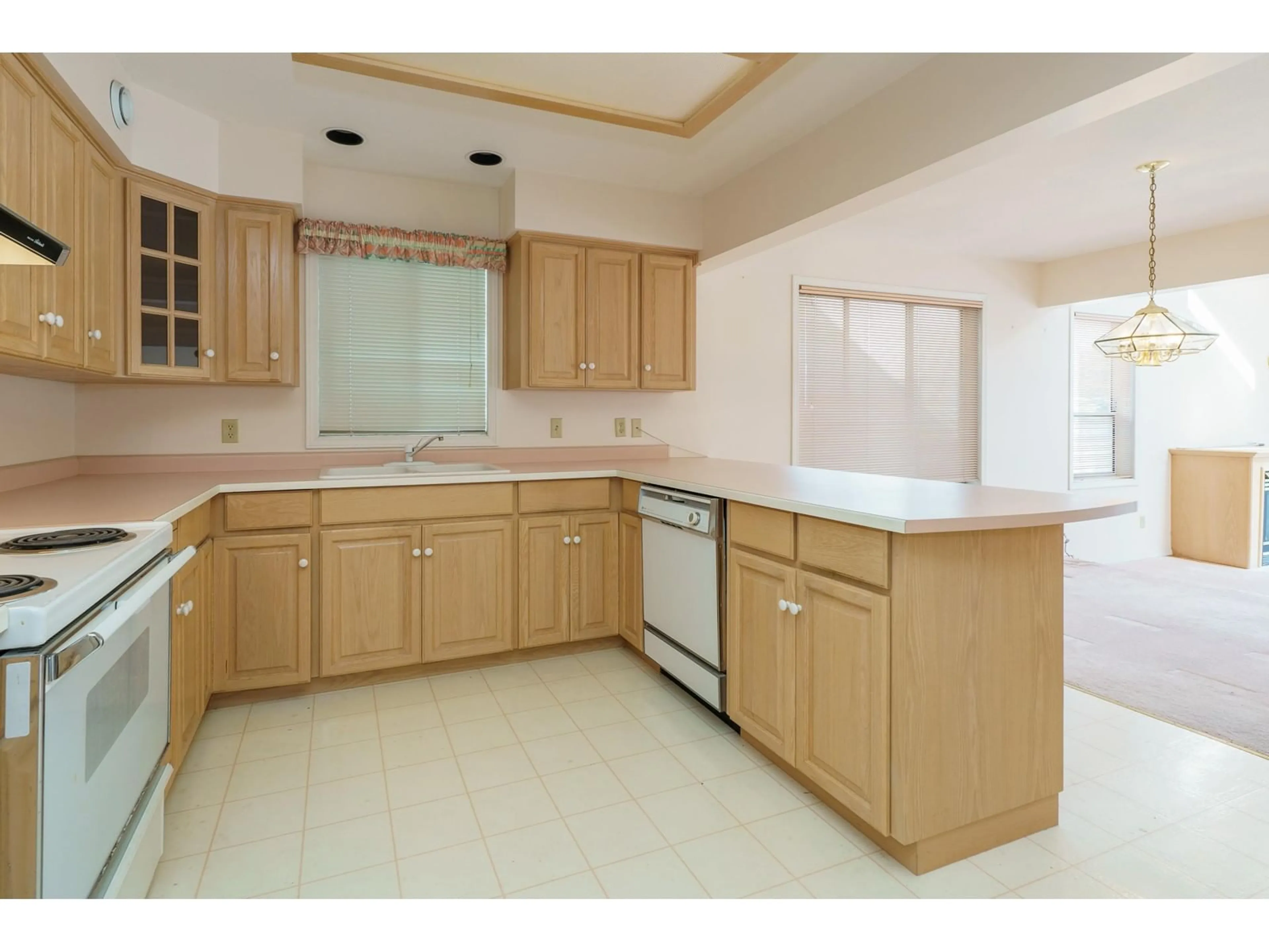 Standard kitchen, unknown for 217 LAKESHORE DRIVE, Cultus Lake British Columbia V2R5A1