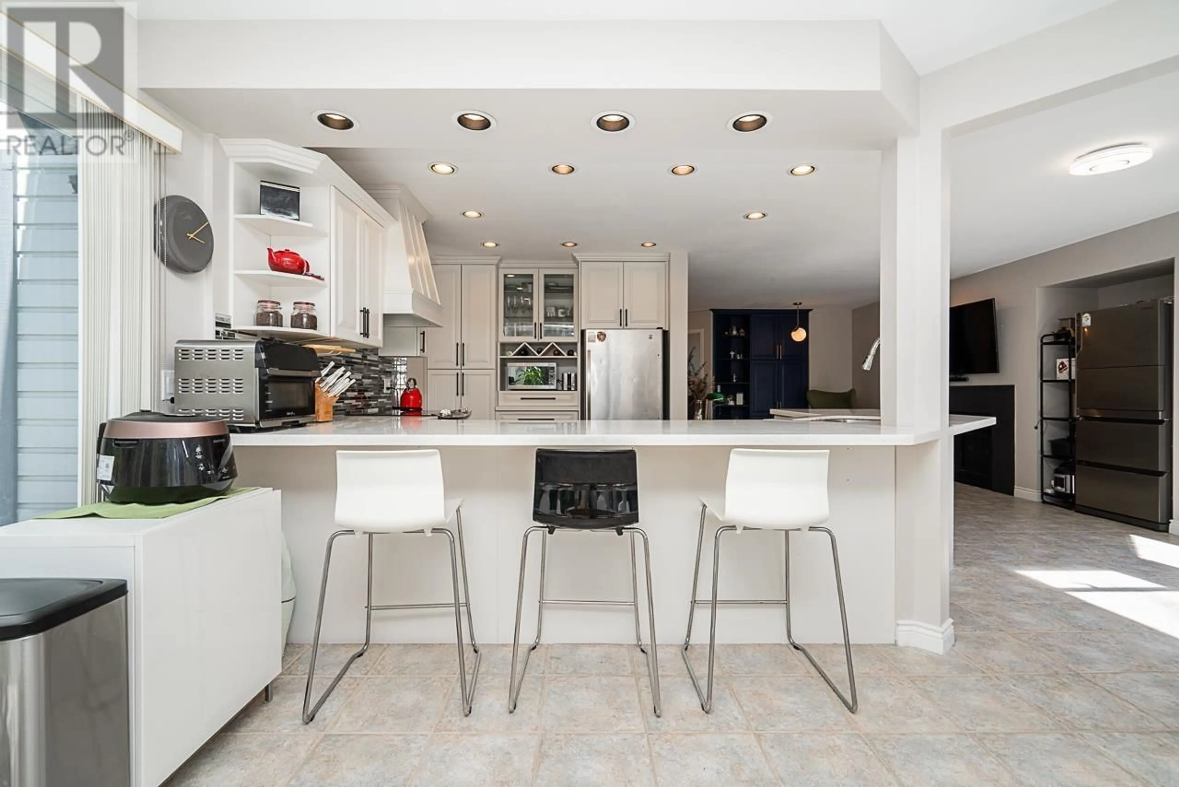 Contemporary kitchen, ceramic/tile floor for 7 ASPEN COURT, Port Moody British Columbia V3H4V6