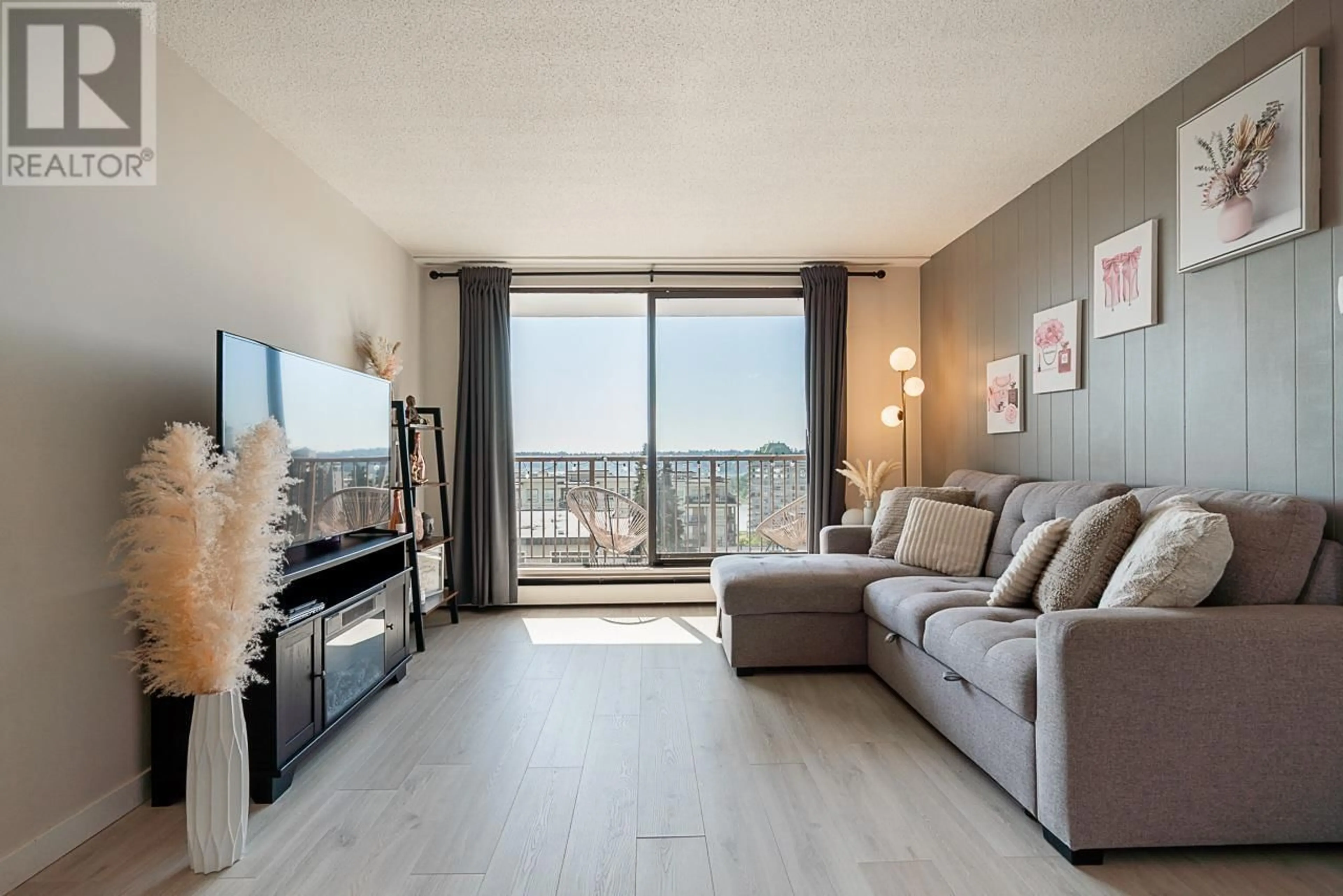 Living room with furniture, wood/laminate floor for 408 - 320 ROYAL AVENUE, New Westminster British Columbia V3L5C6