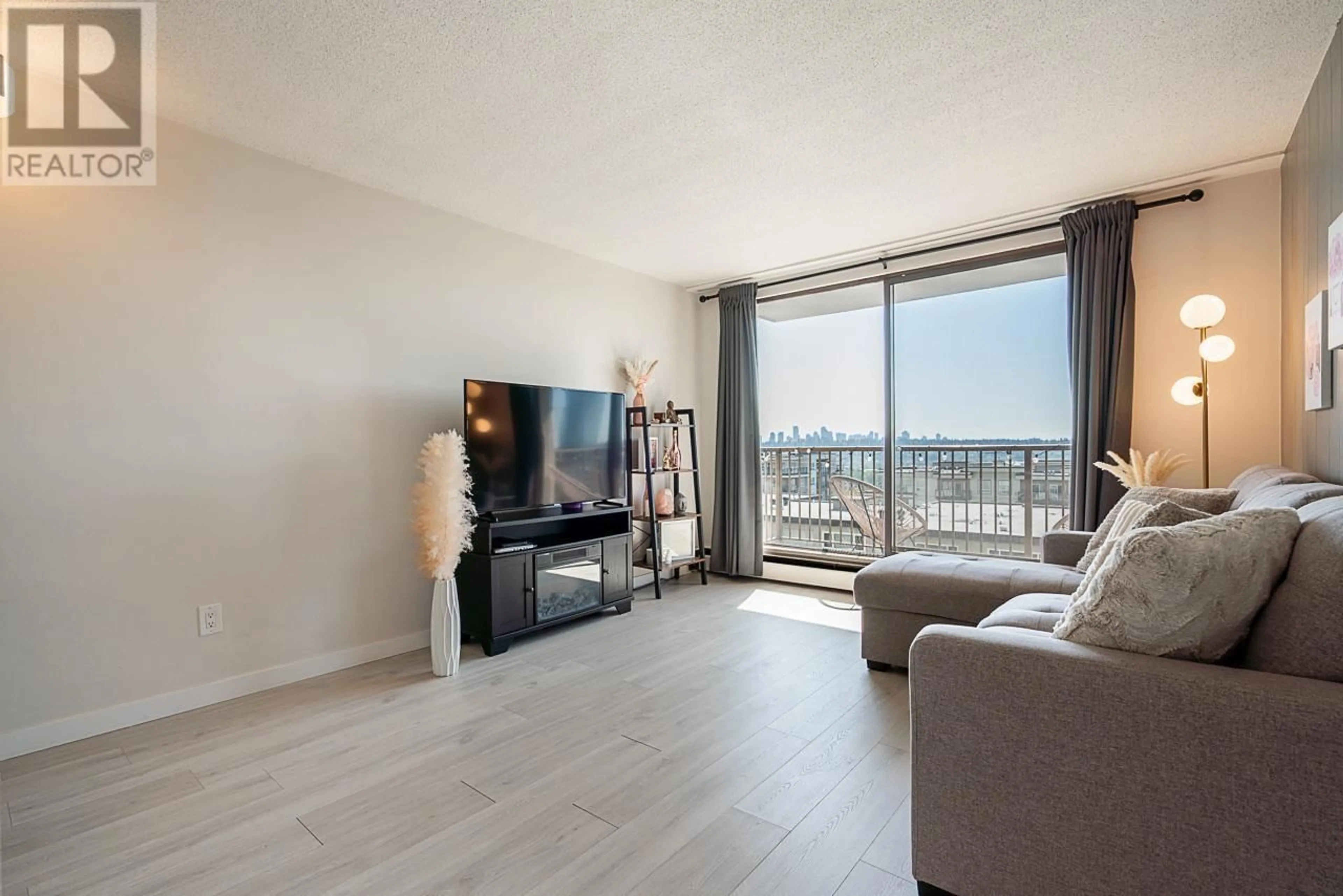 Living room with furniture, wood/laminate floor for 408 - 320 ROYAL AVENUE, New Westminster British Columbia V3L5C6