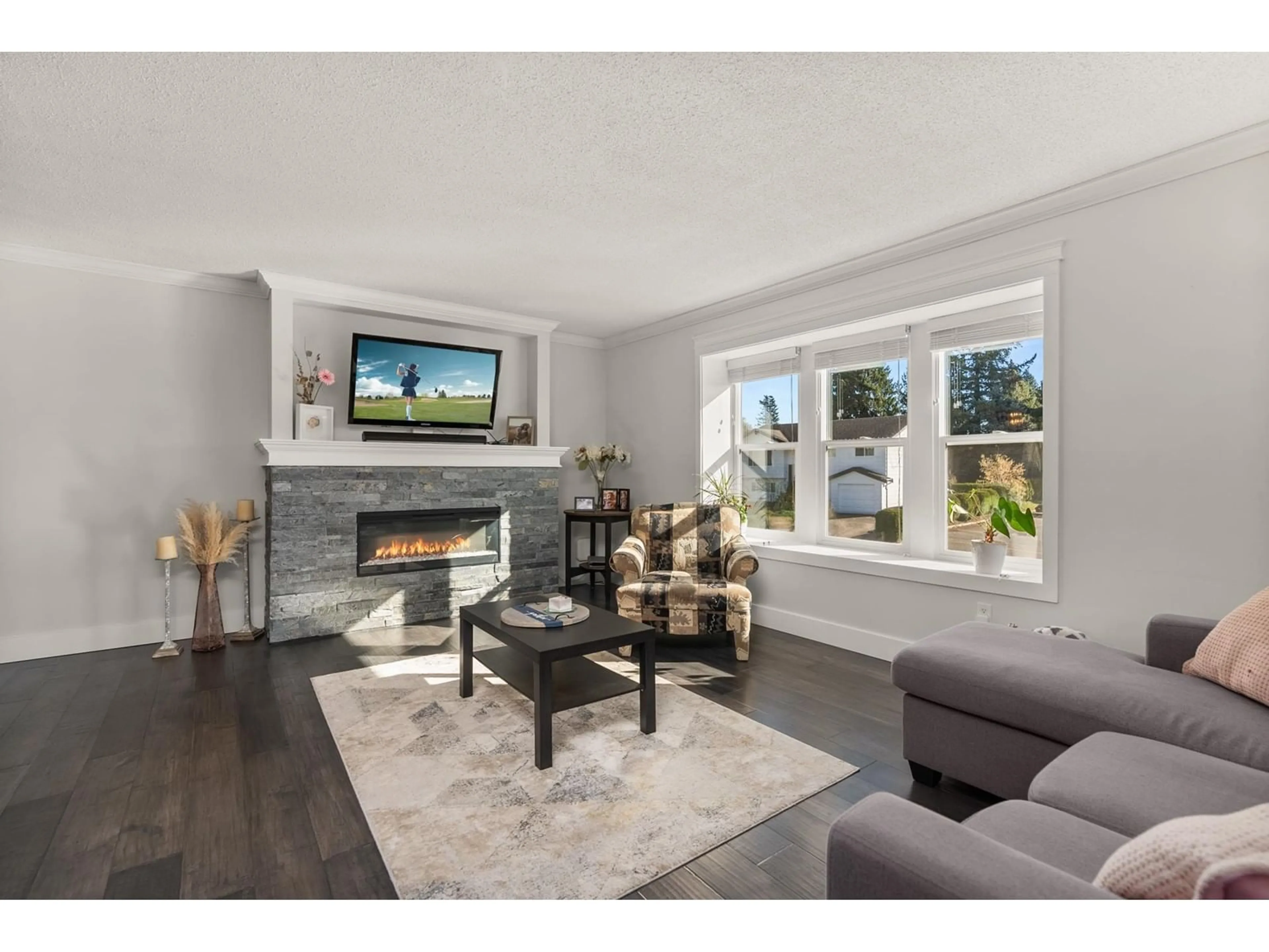 Living room with furniture, unknown for 34643 ST MATTHEWS, Abbotsford British Columbia V2S5L4
