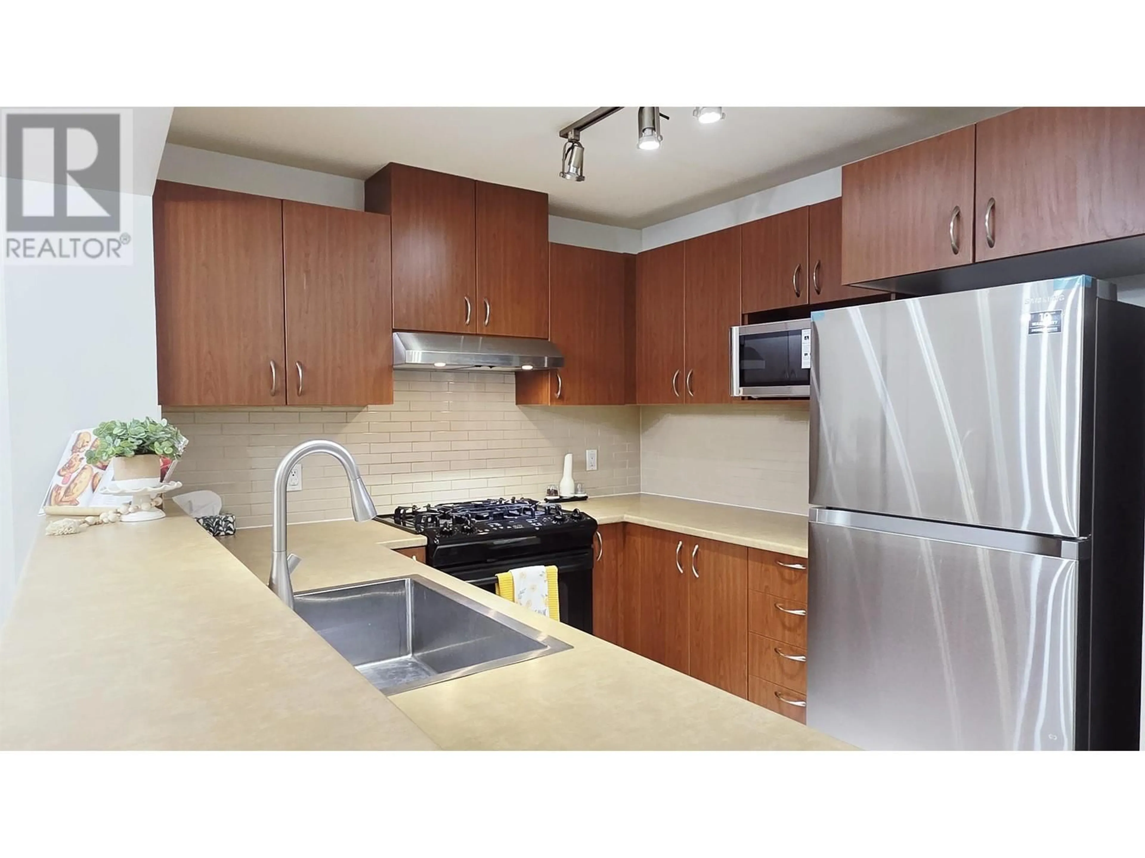 Standard kitchen, unknown for 303 - 9098 HALSTON COURT, Burnaby British Columbia V3N0A6