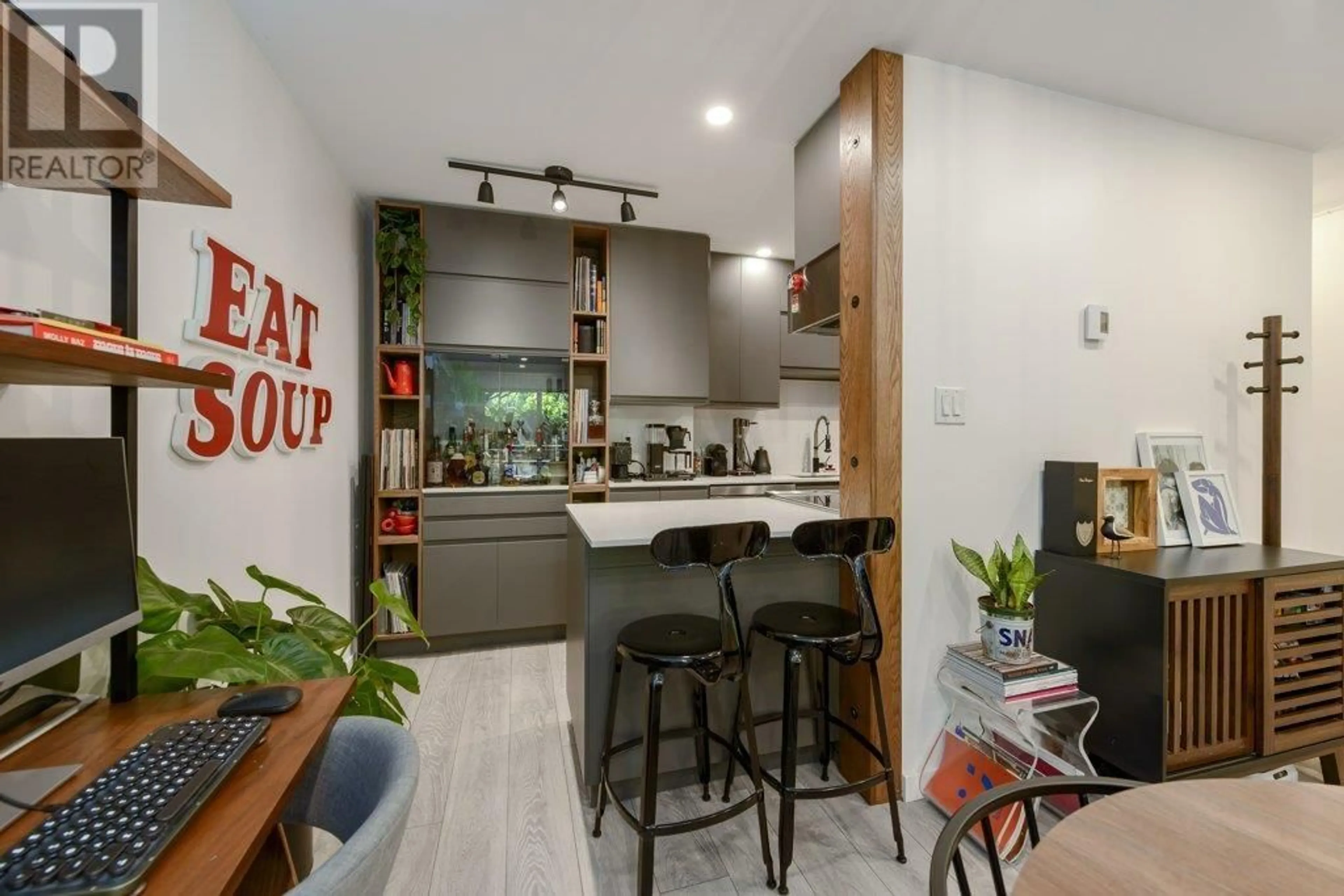 Contemporary kitchen, unknown for 106 - 225 3RD STREET, North Vancouver British Columbia V7M1E9