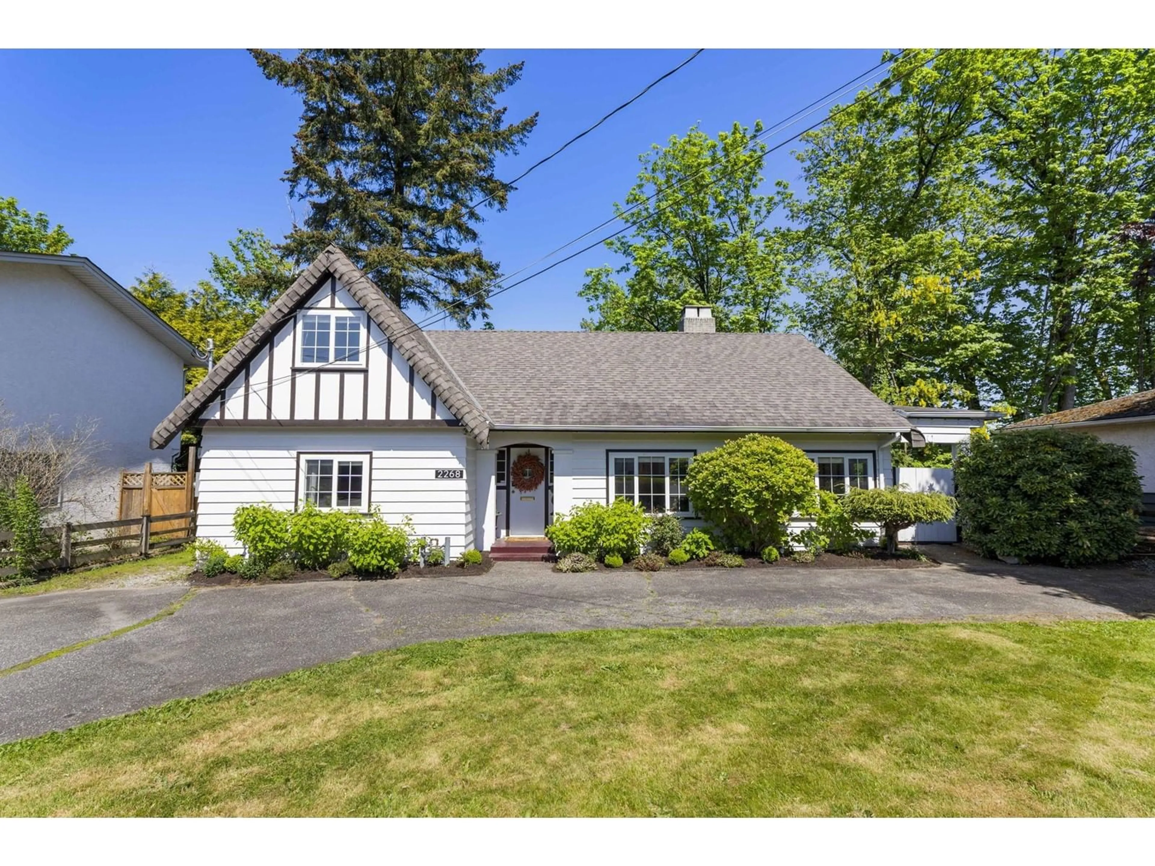 Home with vinyl exterior material, street for 2268 MCKENZIE, Abbotsford British Columbia V2S3Z8