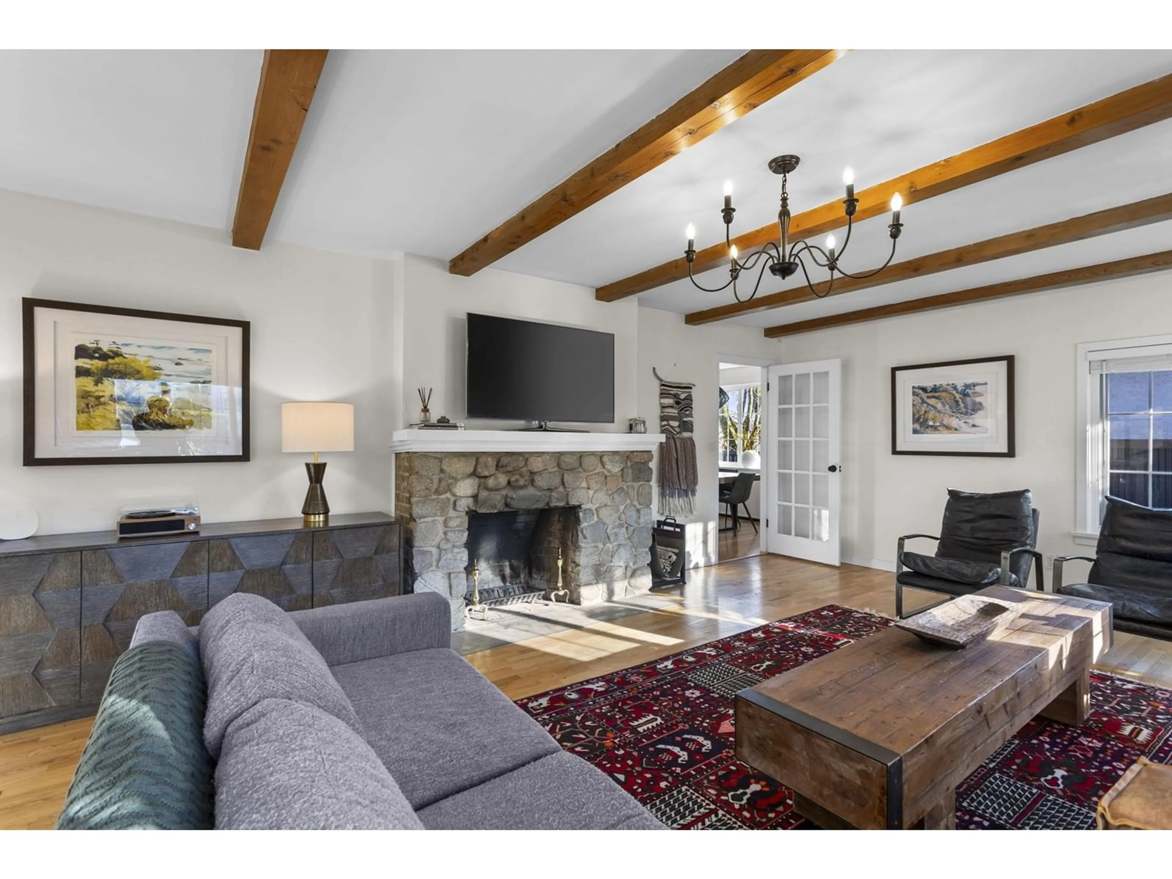 Living room with furniture, wood/laminate floor for 2268 MCKENZIE, Abbotsford British Columbia V2S3Z8