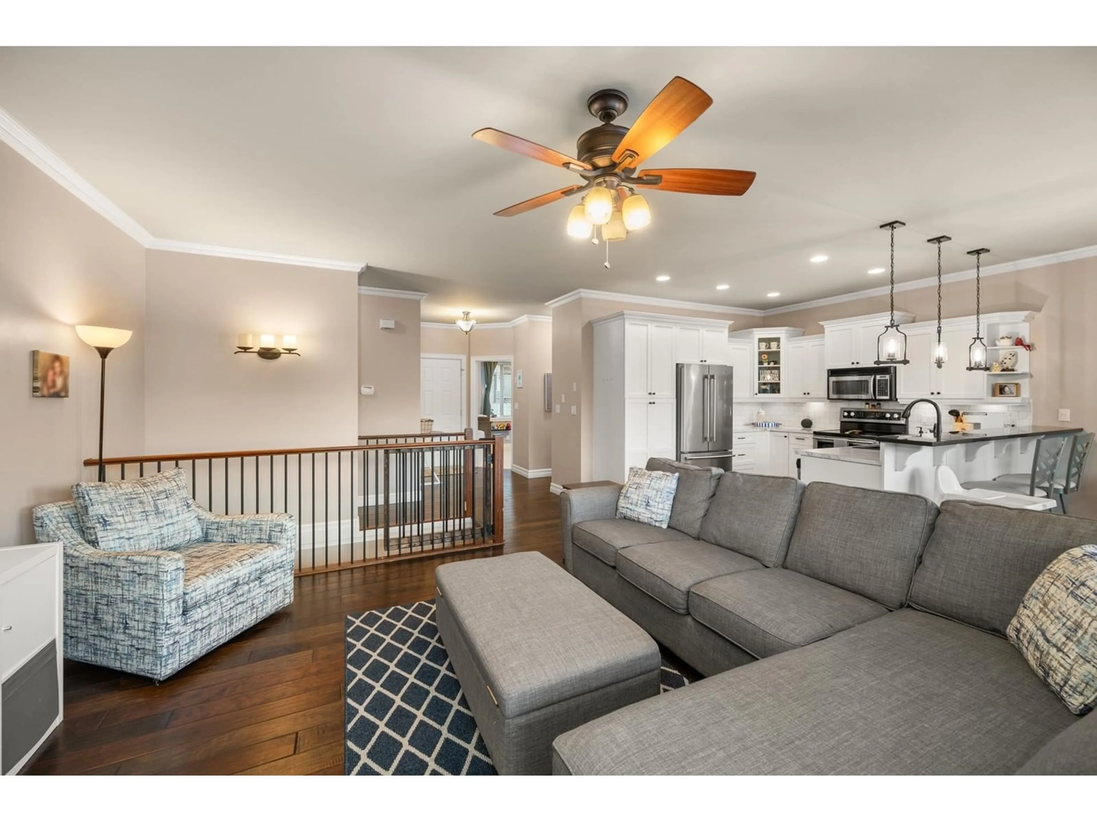 Living room with furniture, wood/laminate floor for 24 - 45957 SHERWOOD DRIVE, Sardis British Columbia V2R5Y2