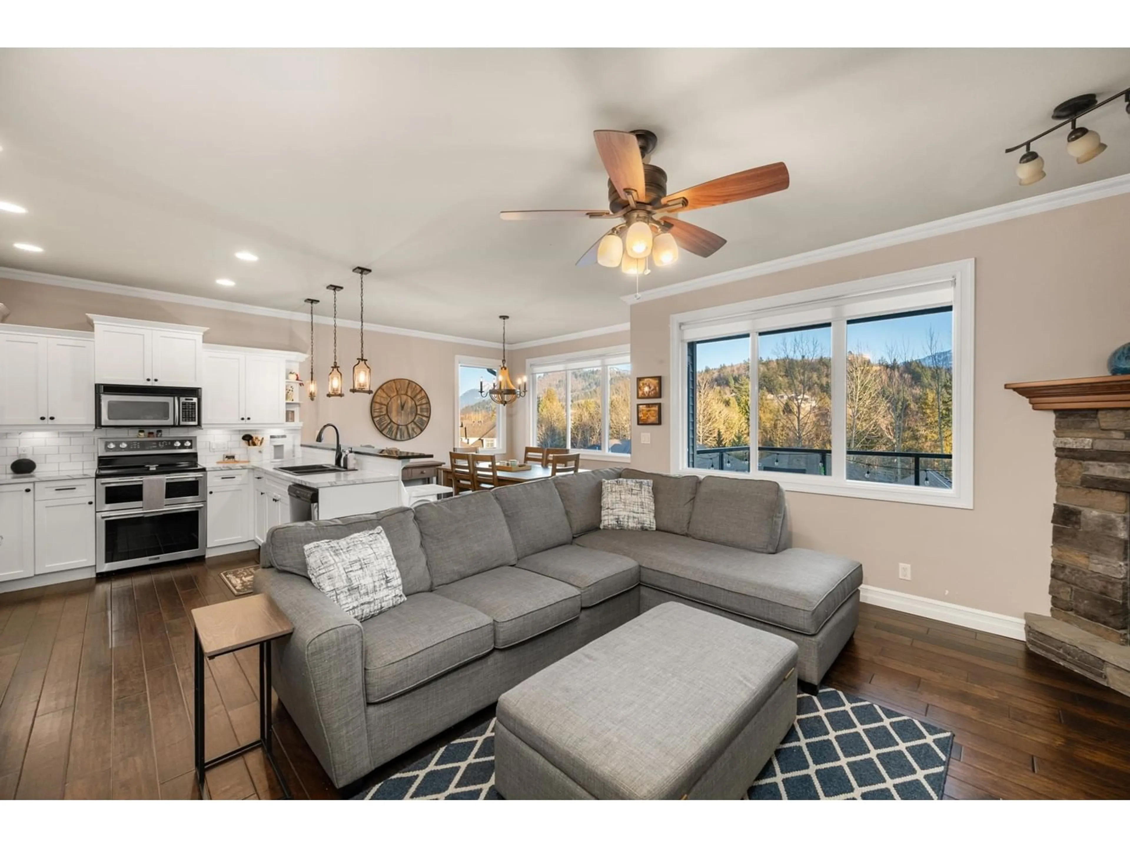 Living room with furniture, unknown for 24 - 45957 SHERWOOD DRIVE, Sardis British Columbia V2R5Y2