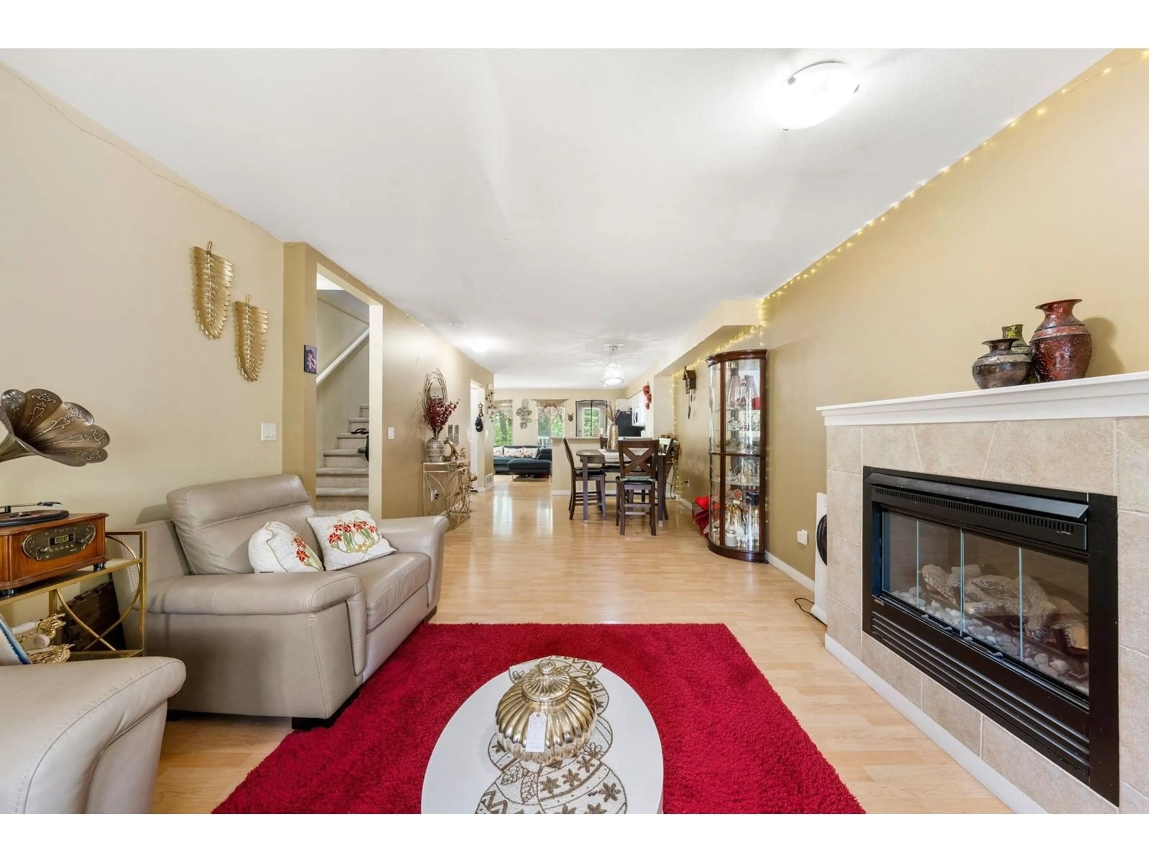 Living room with furniture, unknown for 61 - 12711 64, Surrey British Columbia V3W1X1