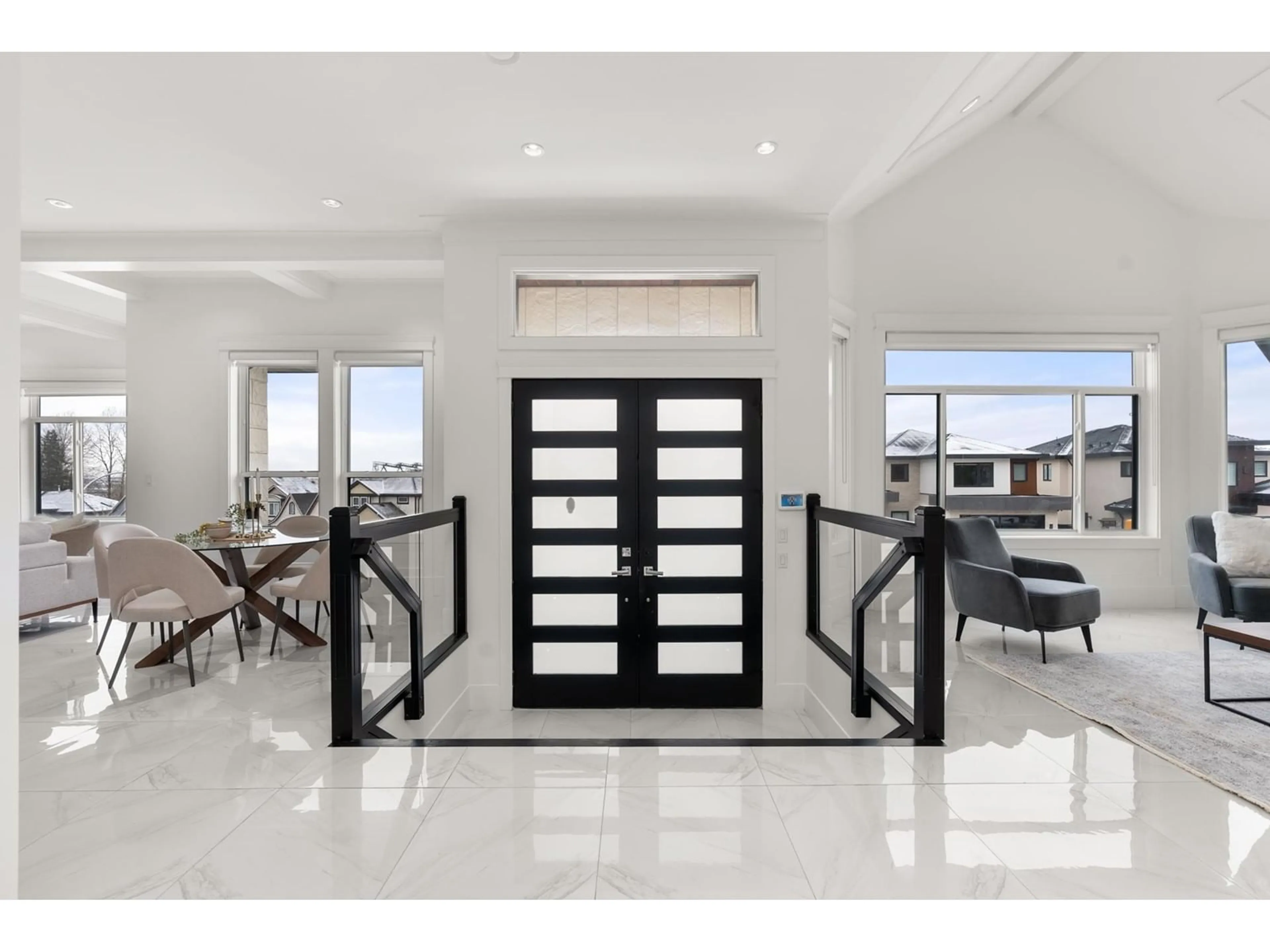 Indoor entryway for 11376 ROYAL, Surrey British Columbia V3V8A3