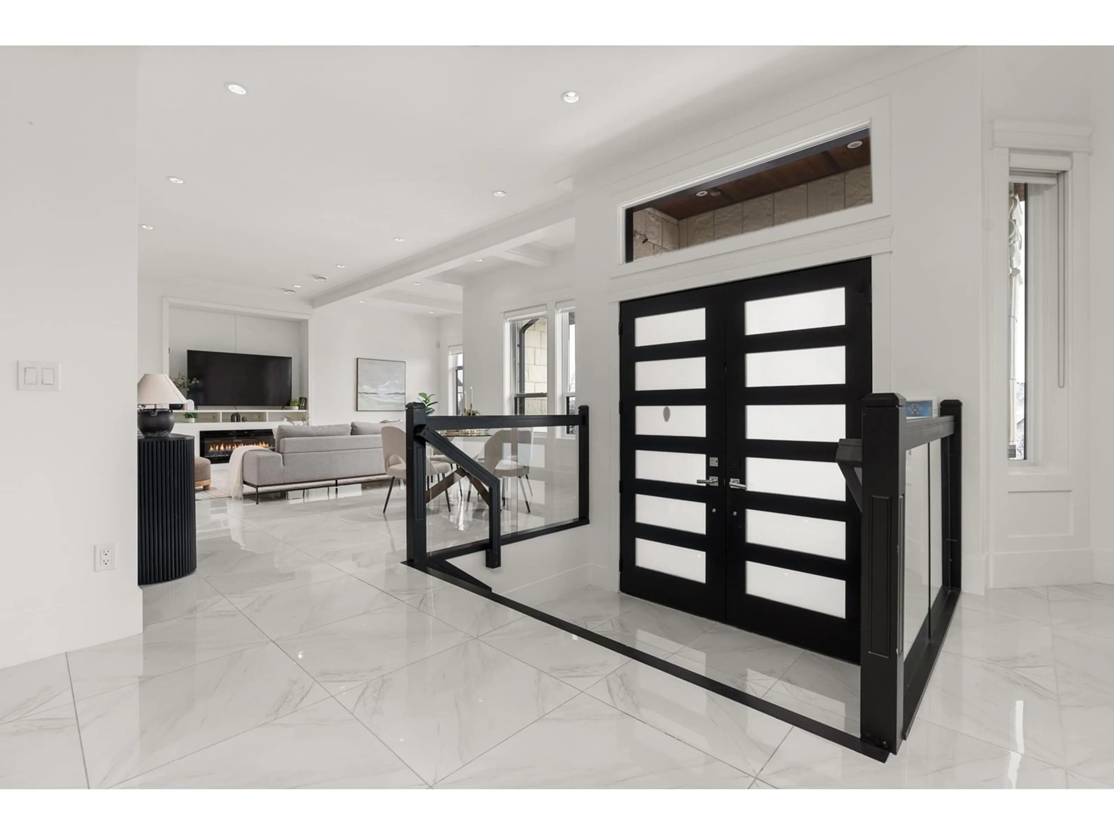 Indoor entryway for 11376 ROYAL, Surrey British Columbia V3V8A3