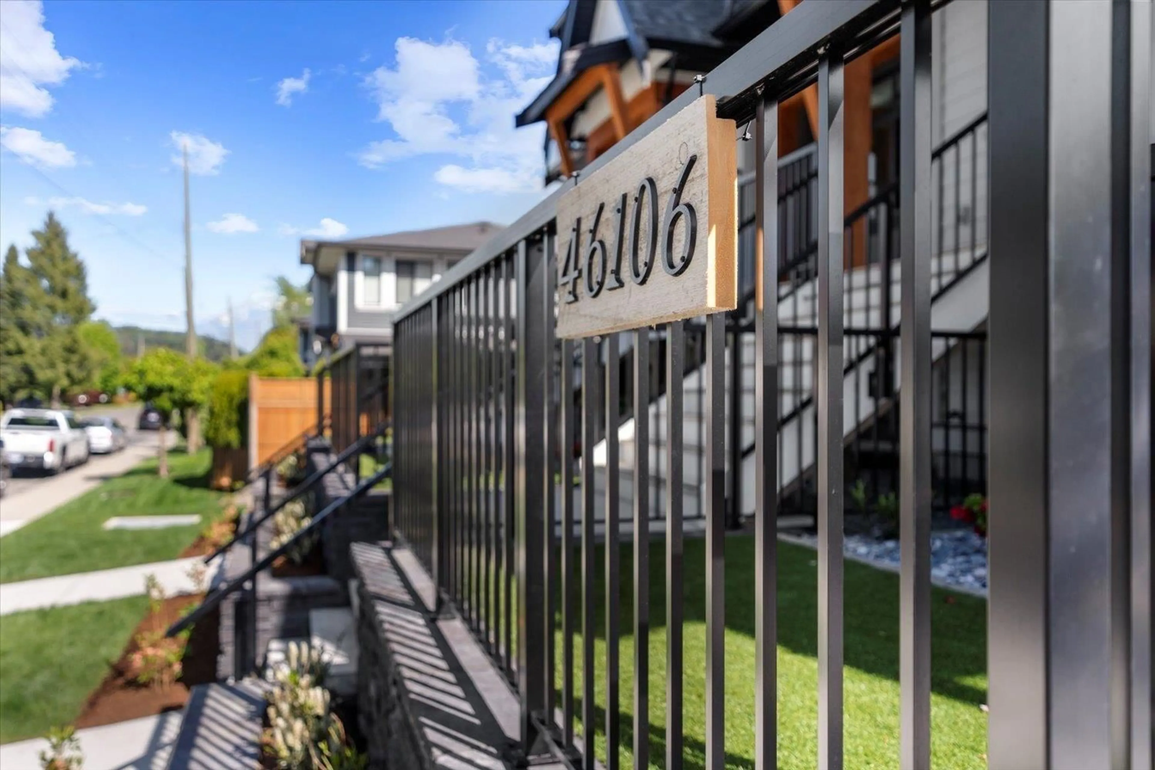 Patio, building for 2 - 46106 RIVERSIDE DRIVE, Chilliwack British Columbia V2P3K9