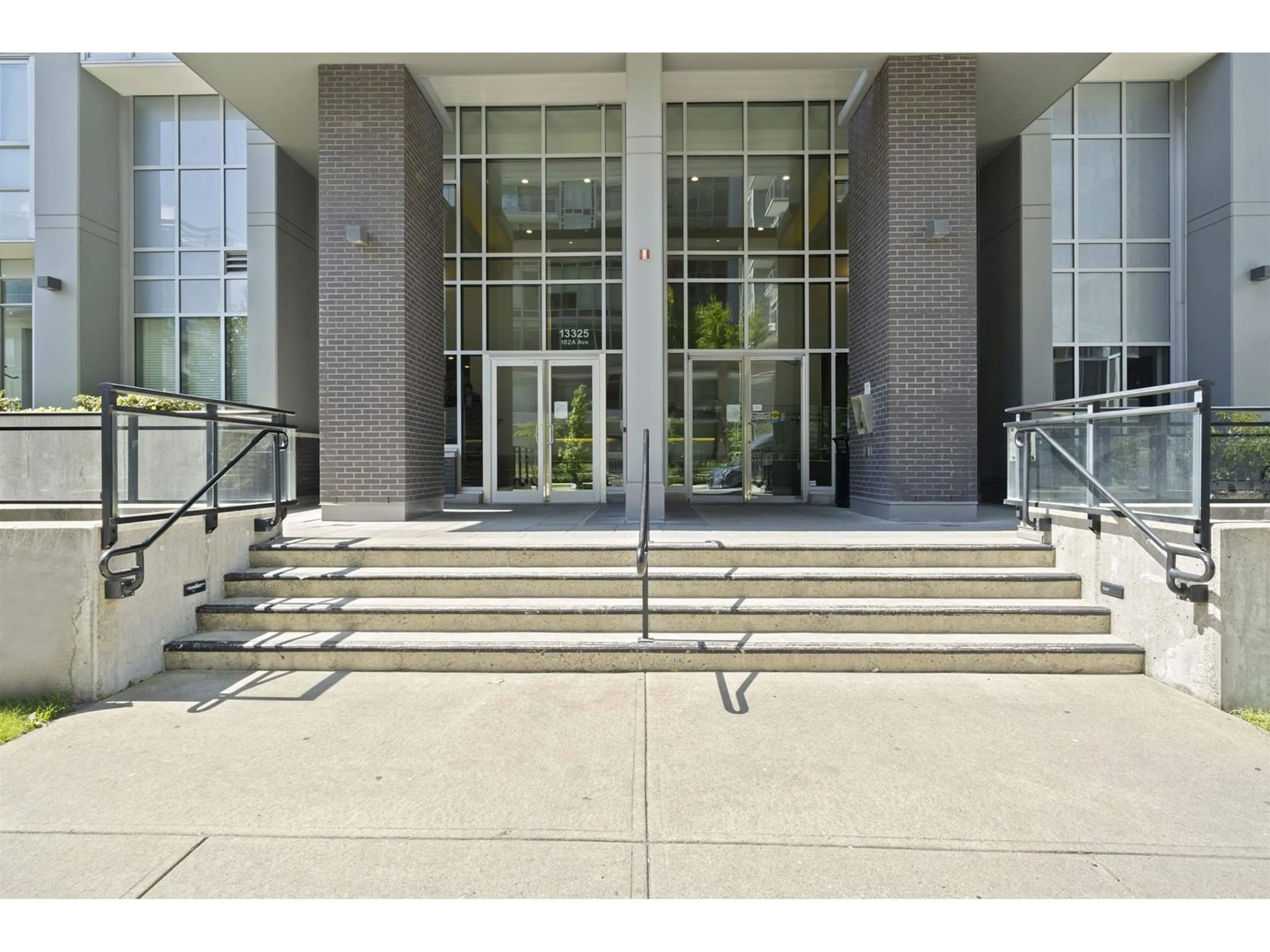 Indoor foyer for 3609 - 13325 102A, Surrey British Columbia V3T0J5