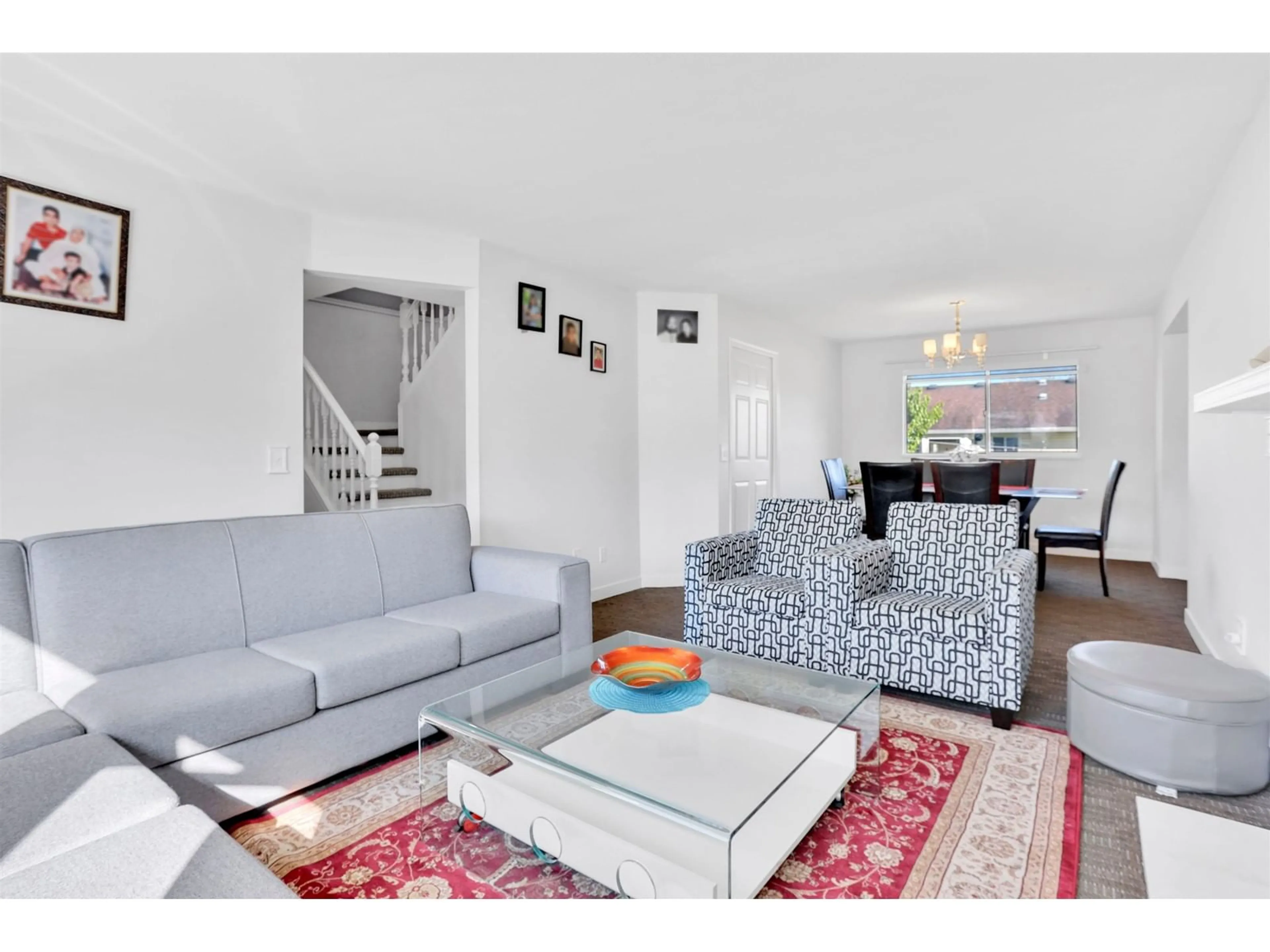 Living room with furniture, unknown for 8484 120A, Surrey British Columbia V3W9R3