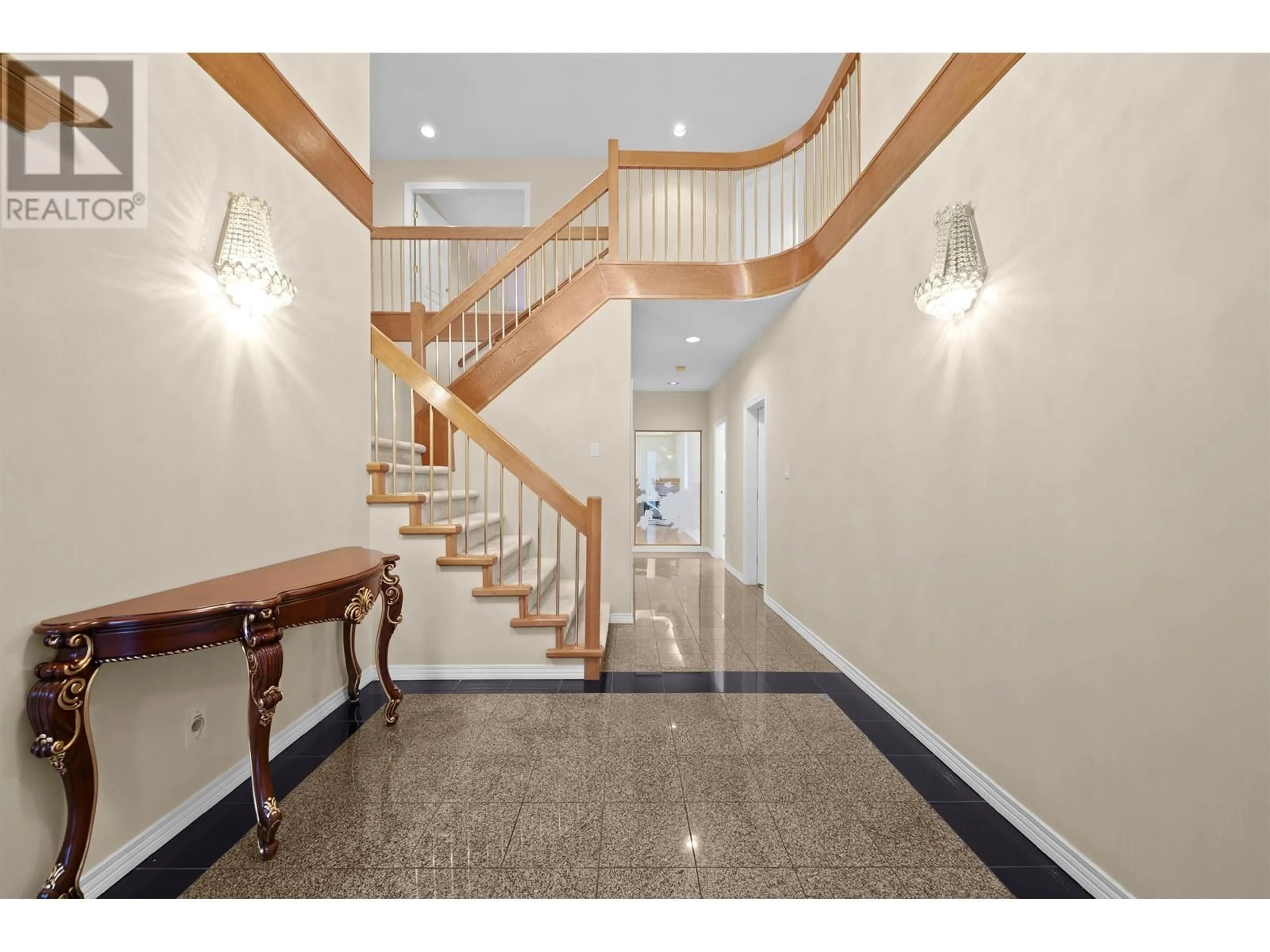 Indoor foyer for 9680 GILHURST CRESCENT, Richmond British Columbia V7A1P2