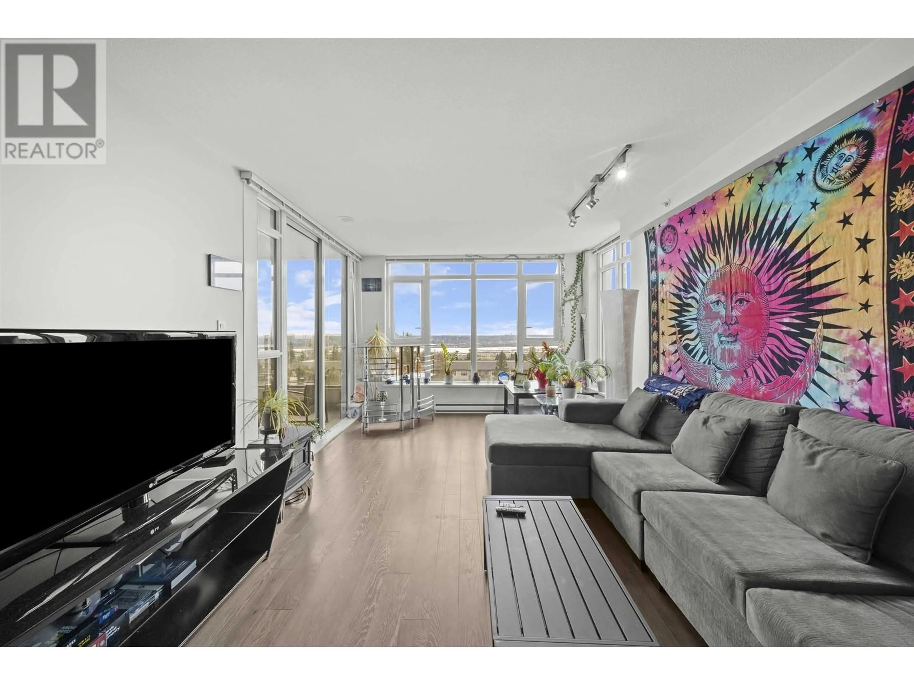 Living room with furniture, unknown for 701 - 958 RIDGEWAY AVENUE, Coquitlam British Columbia V3K0C5