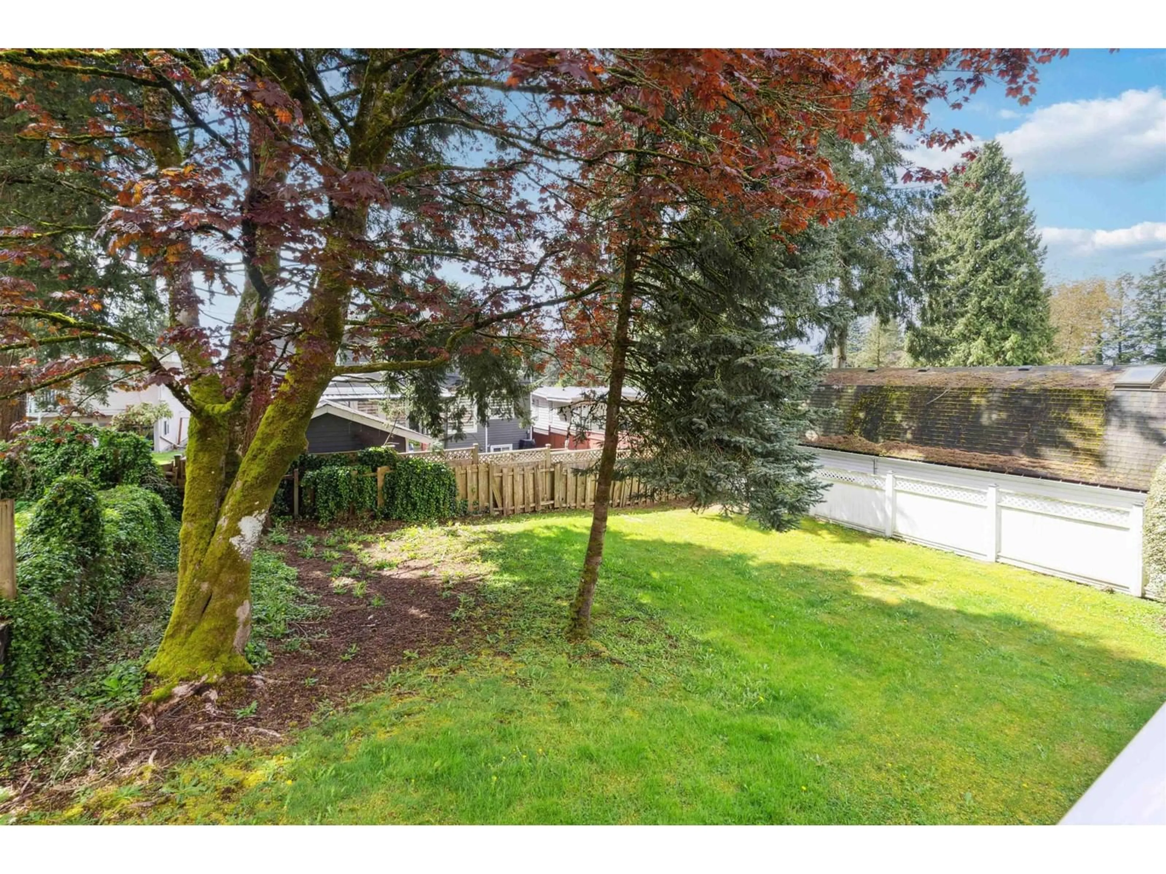A pic from outside/outdoor area/front of a property/back of a property/a pic from drone, water/lake/river/ocean view for 13106 100, Surrey British Columbia V3T1H3