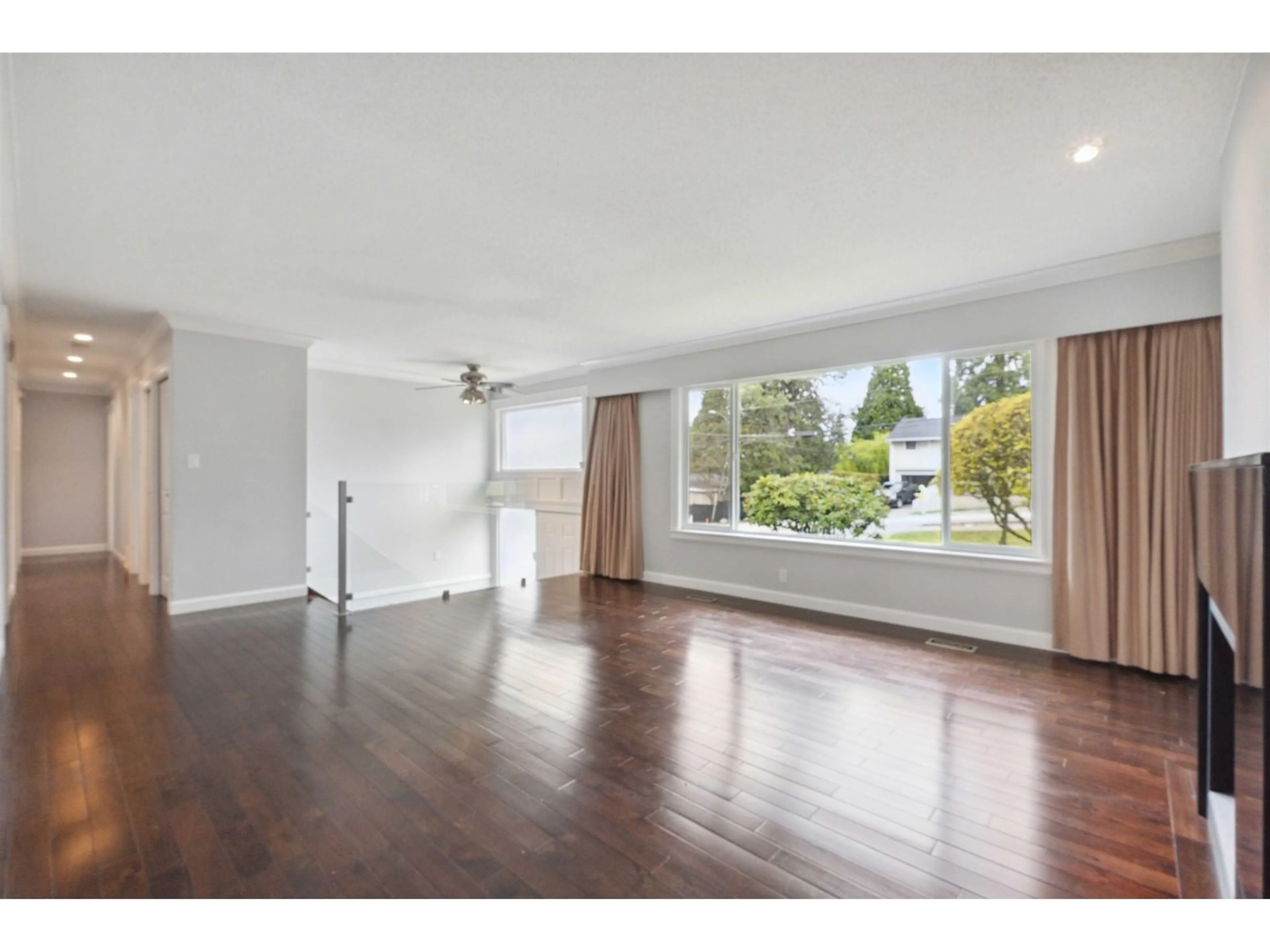A pic of a room for 13106 100, Surrey British Columbia V3T1H3