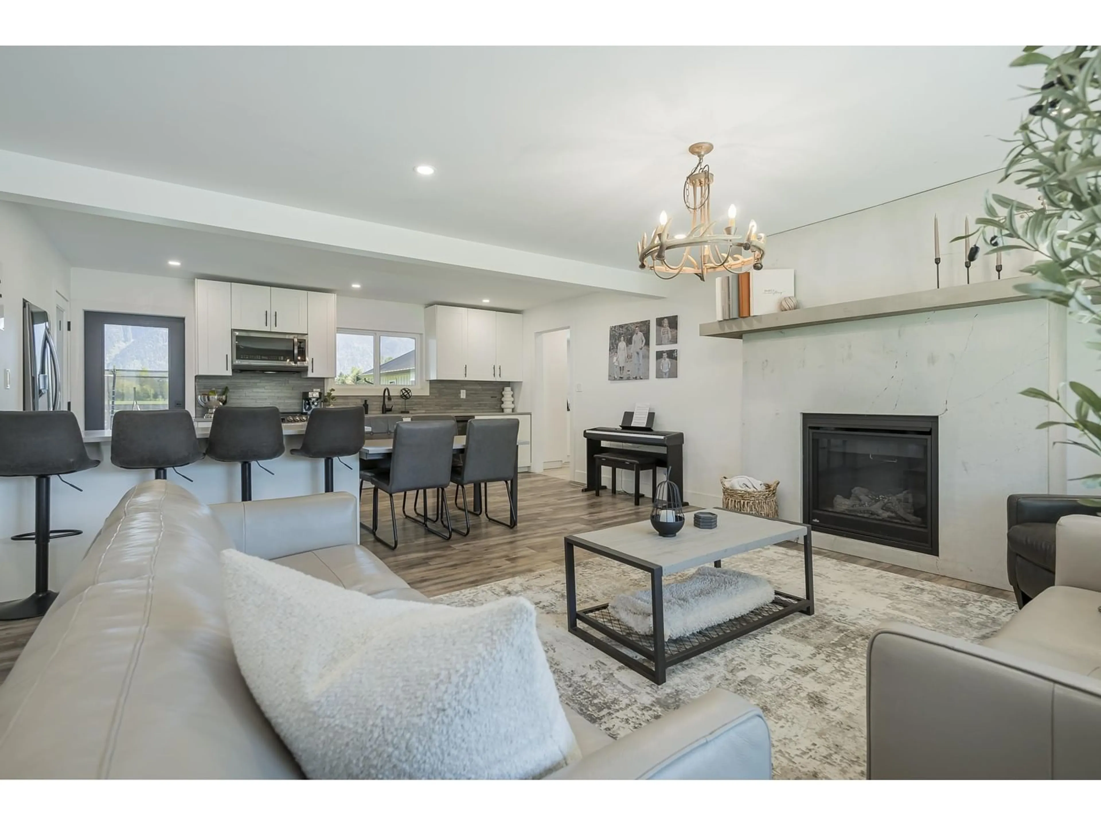 Living room with furniture, unknown for 1716 AGASSIZ AVENUE, Agassiz British Columbia V0M1A3