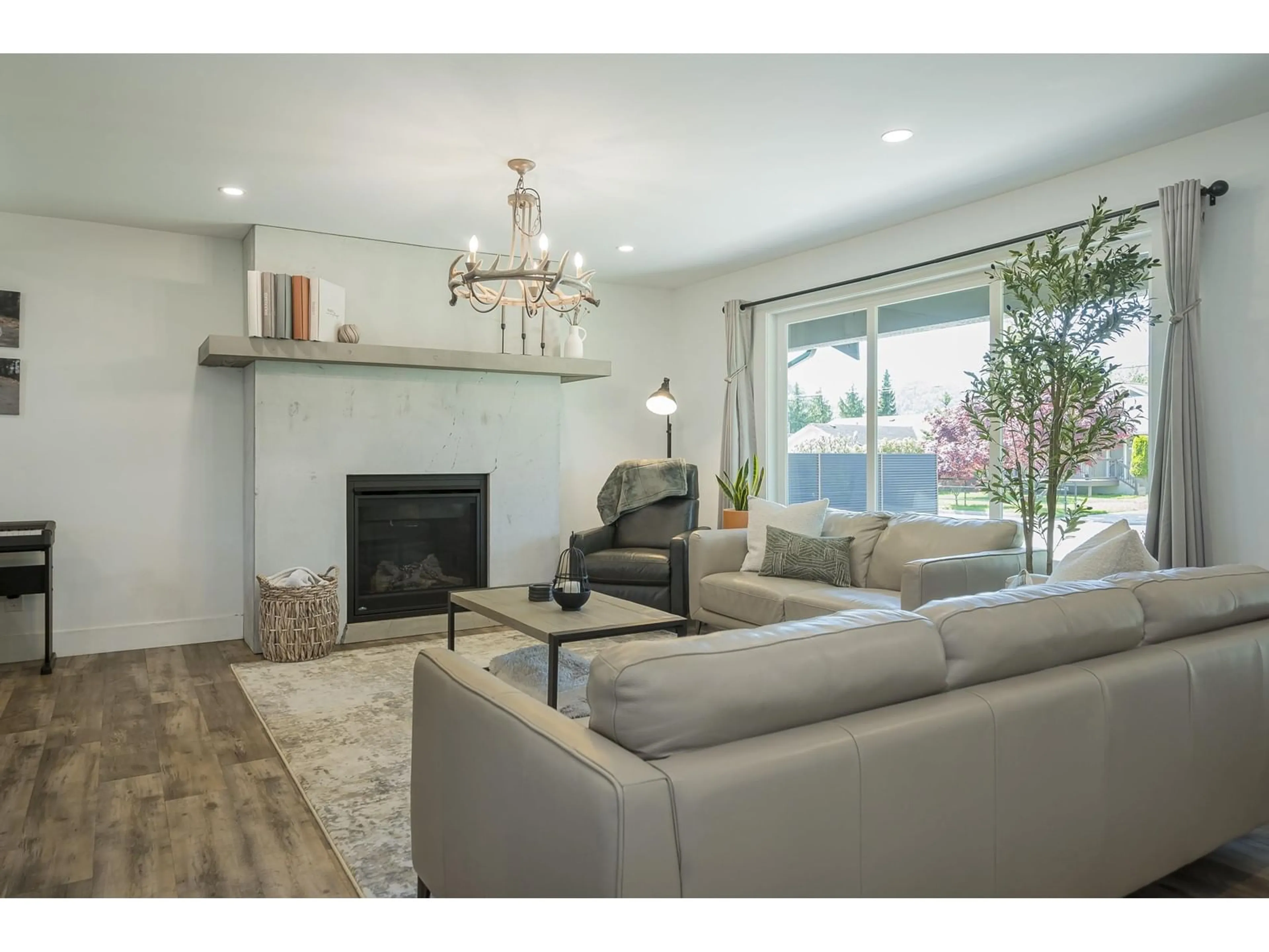 Living room with furniture, wood/laminate floor for 1716 AGASSIZ AVENUE, Agassiz British Columbia V0M1A3