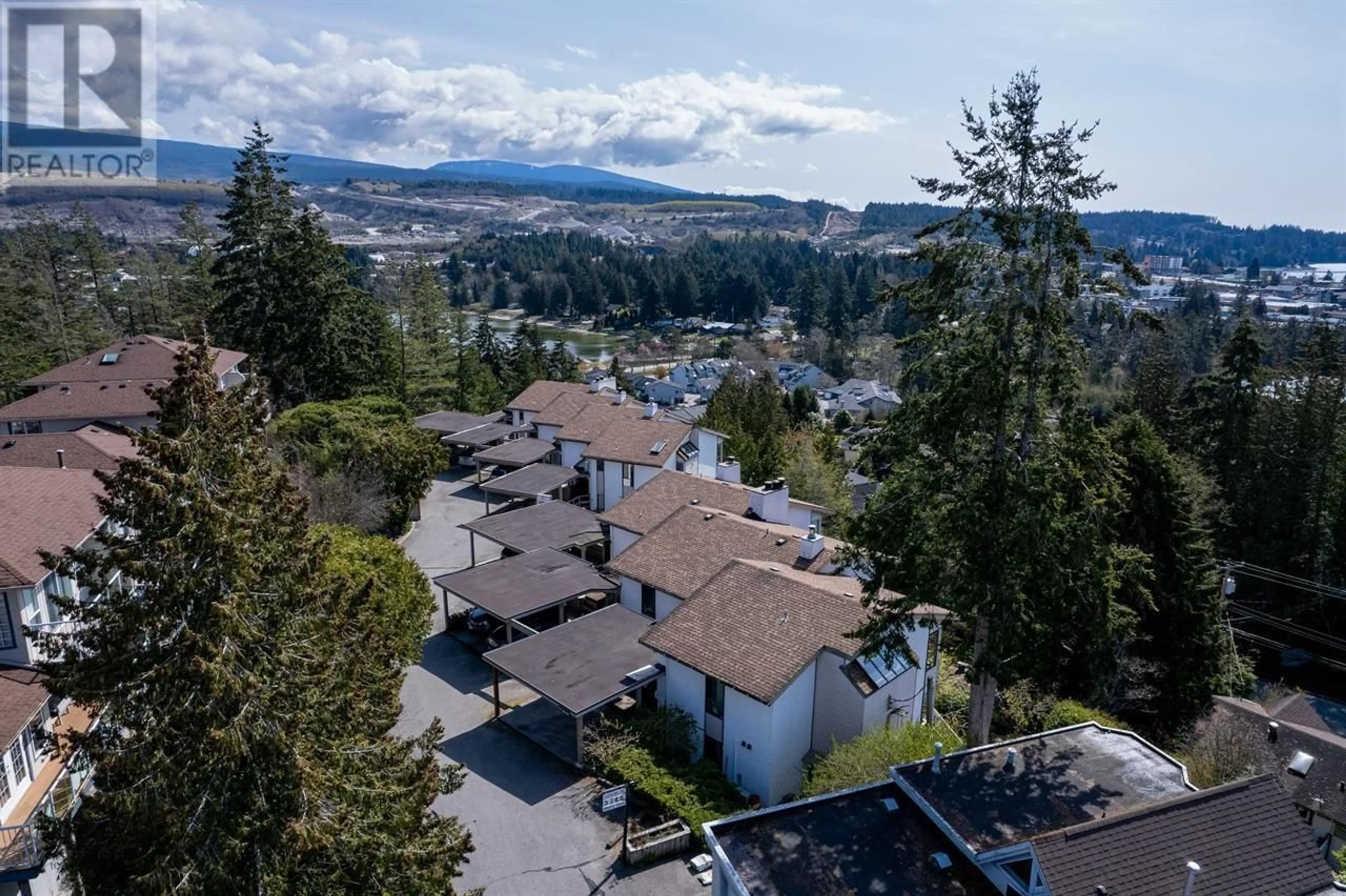 A pic from outside/outdoor area/front of a property/back of a property/a pic from drone, mountain view for 7 - 5746 MARINE WAY, Sechelt British Columbia V7Z0L8