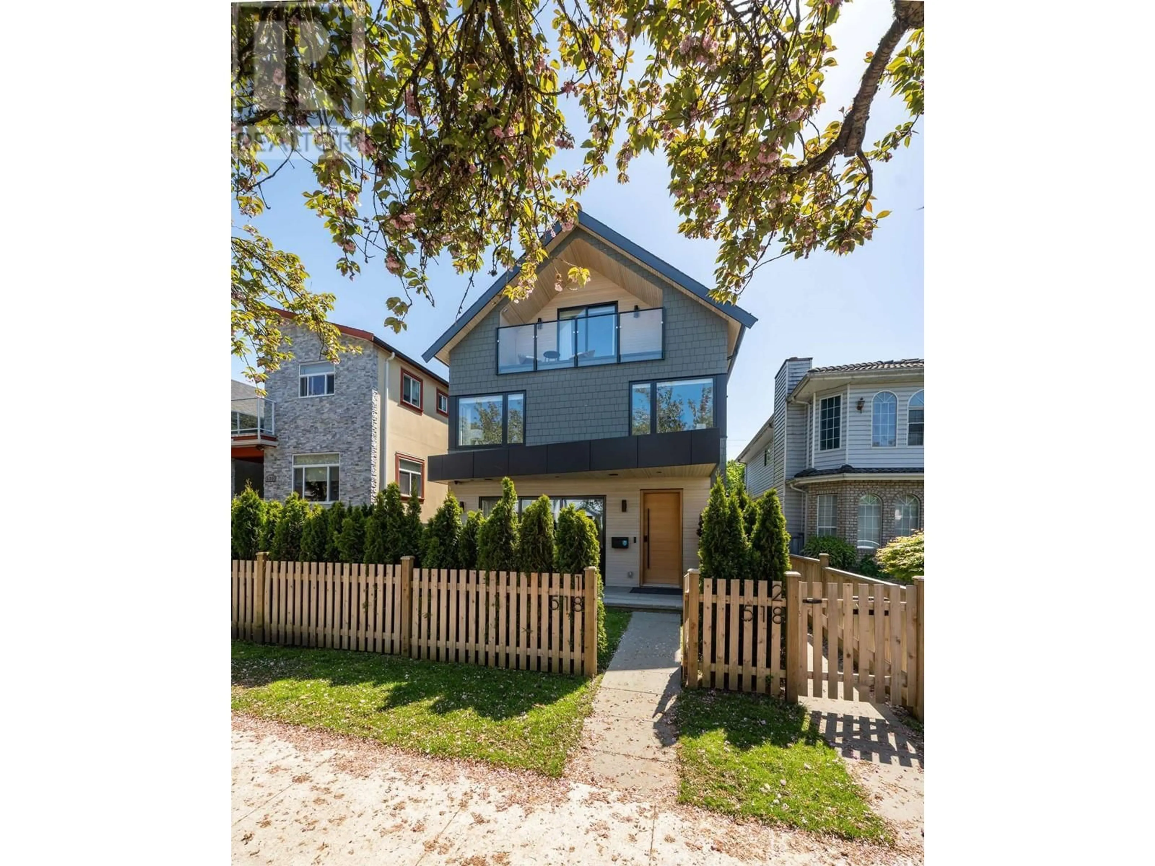 Unknown for 1 - 518 18TH AVENUE, Vancouver British Columbia V5V1G3