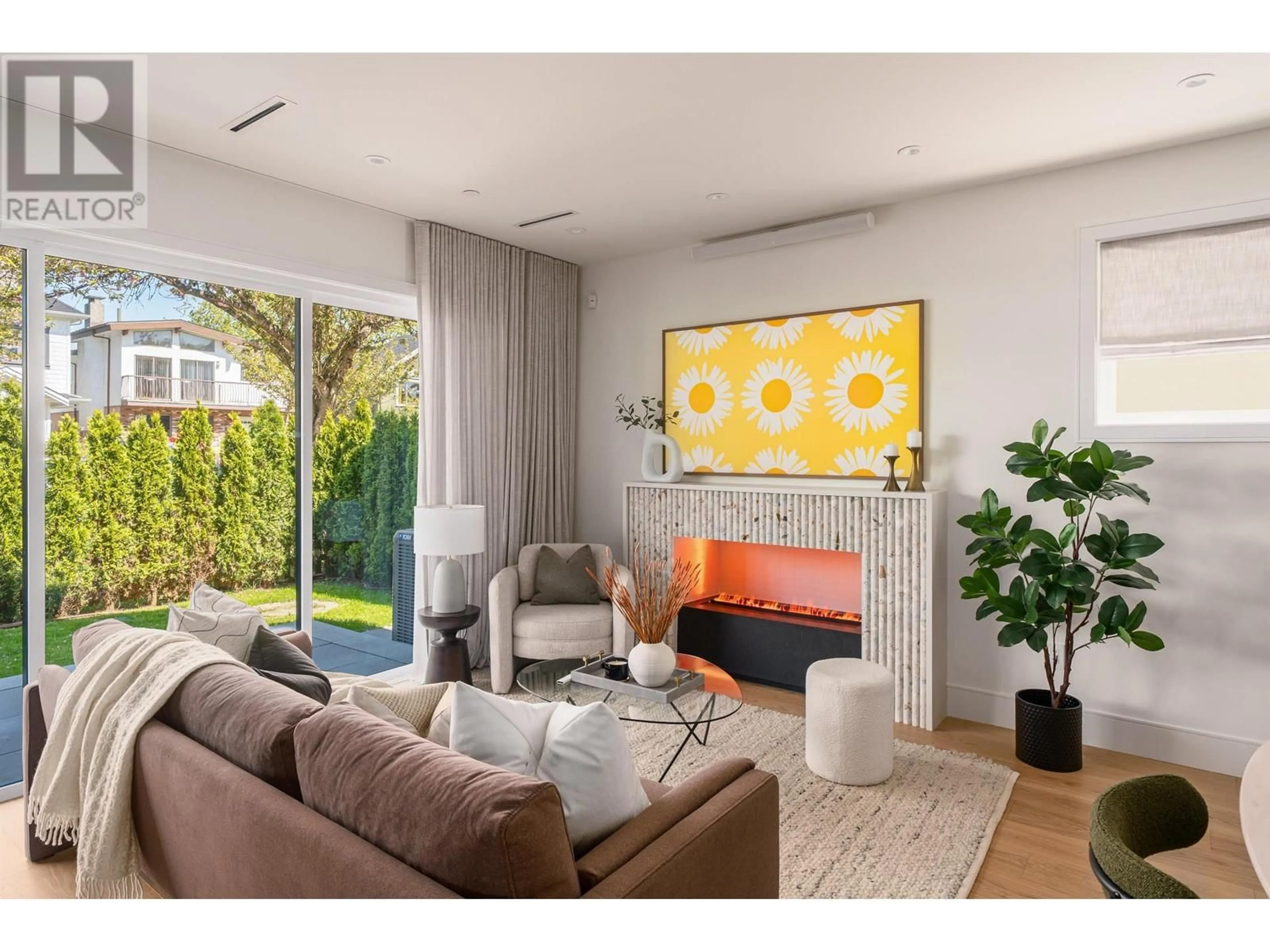 Living room with furniture, unknown for 1 - 518 18TH AVENUE, Vancouver British Columbia V5V1G3