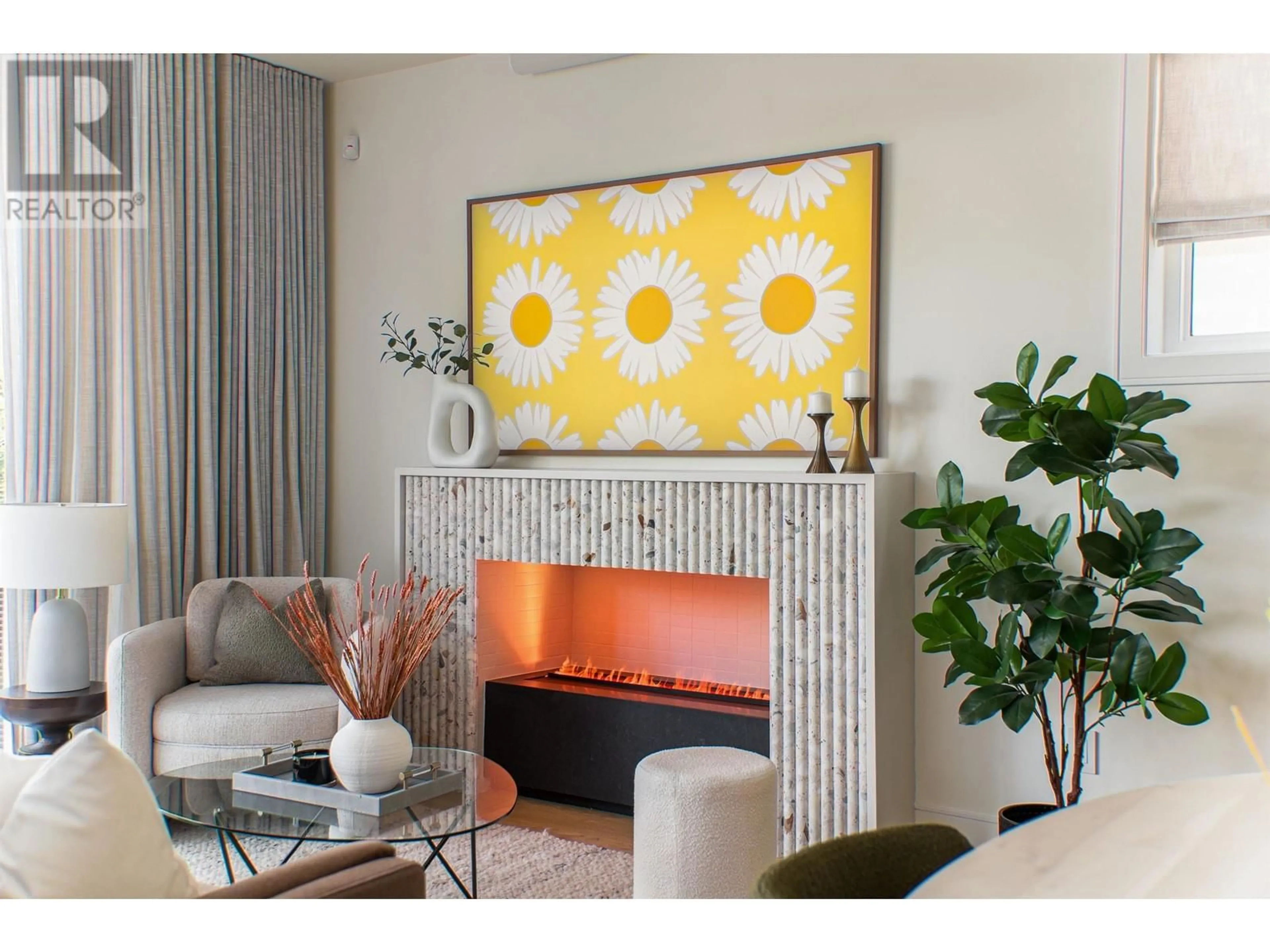 Living room with furniture, unknown for 1 - 518 18TH AVENUE, Vancouver British Columbia V5V1G3
