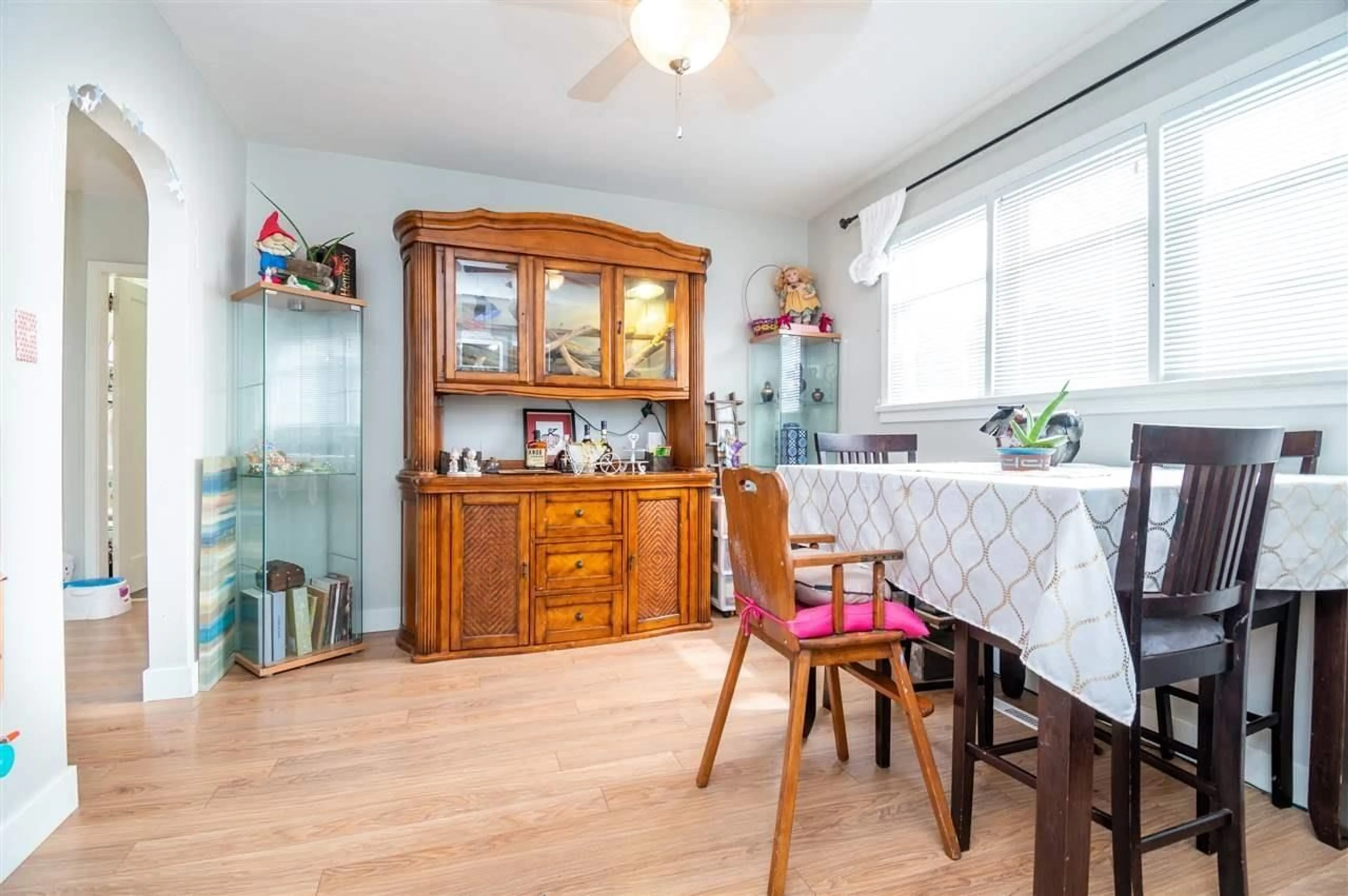Dining room, wood/laminate floor for 46080 FIRST AVENUE, Chilliwack British Columbia V2P1W1