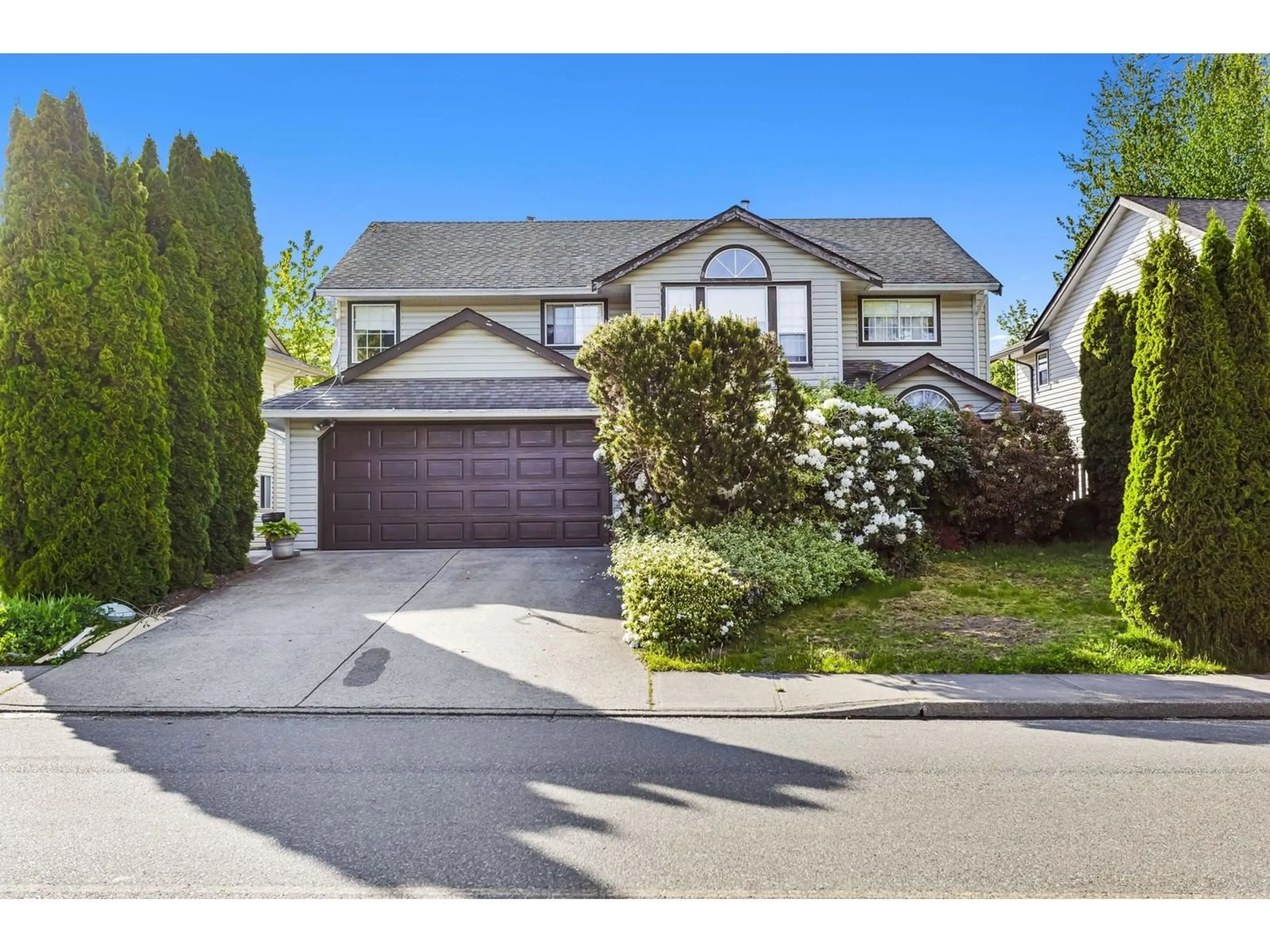 Home with vinyl exterior material, street for 8479 CADE BARR, Mission British Columbia V2V7K4