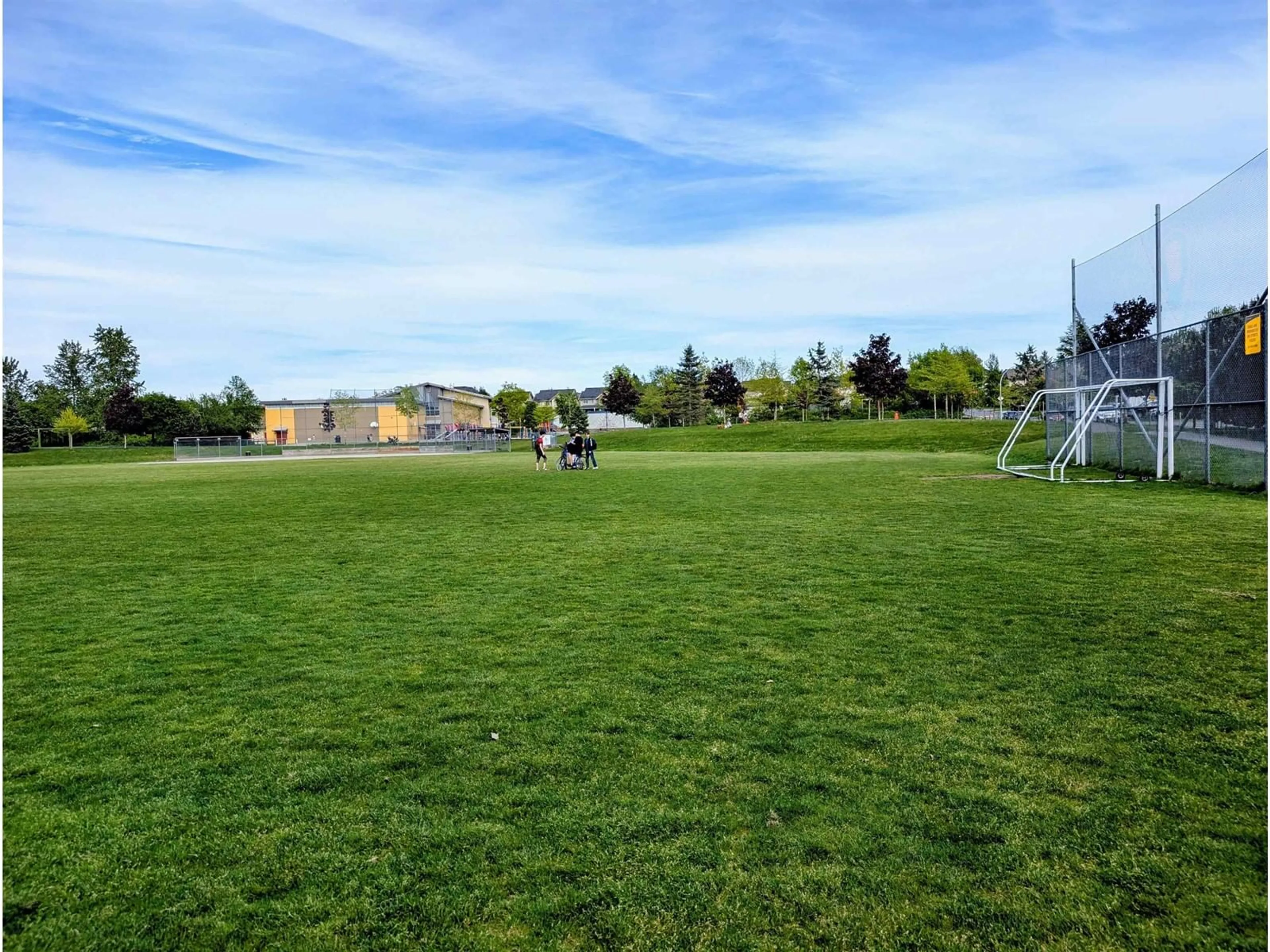 Blurry image for 18122 67TH, Surrey British Columbia V3S0L9