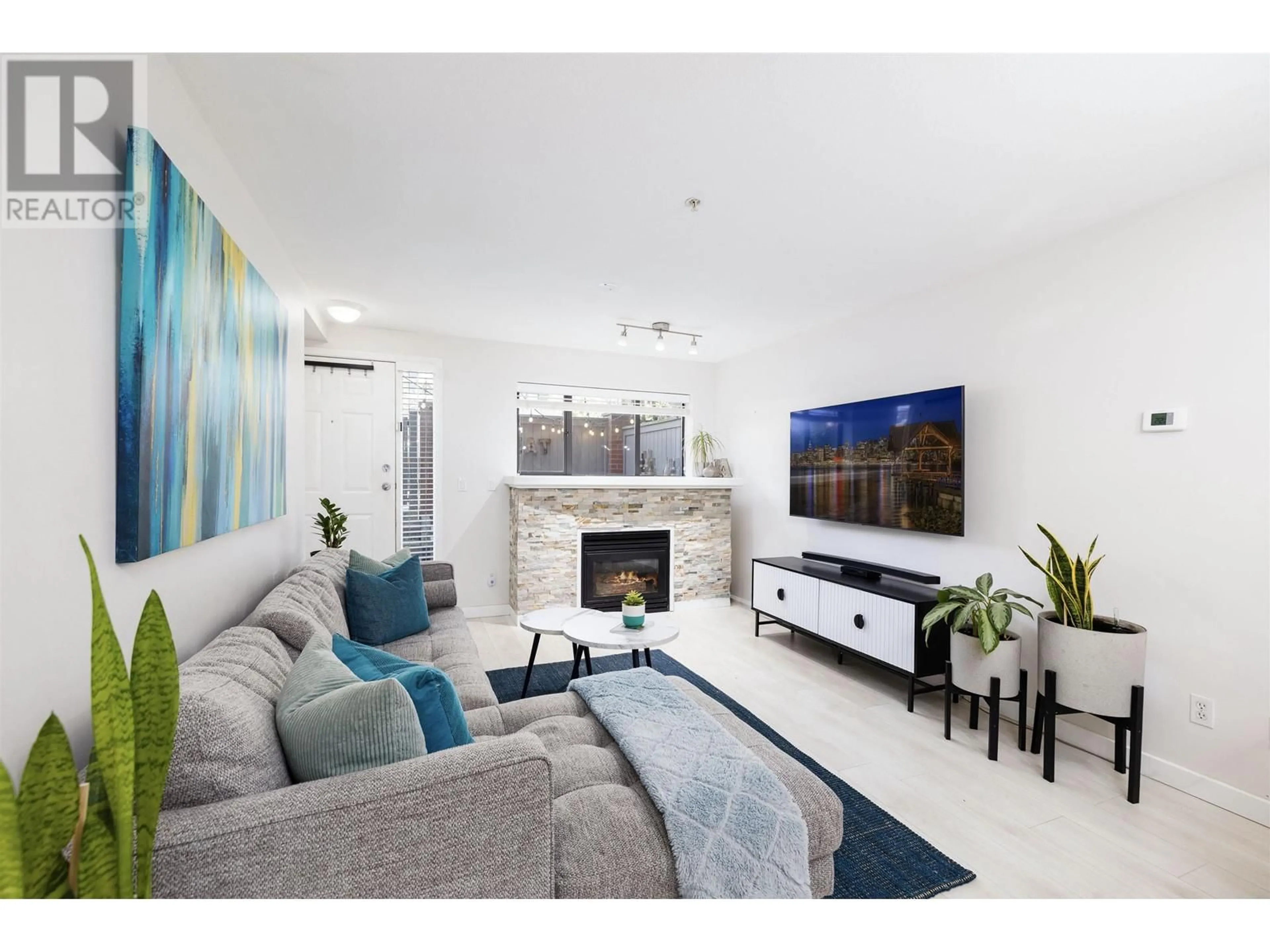Living room with furniture, unknown for 109 - 345 LONSDALE AVENUE, North Vancouver British Columbia V7M3M9