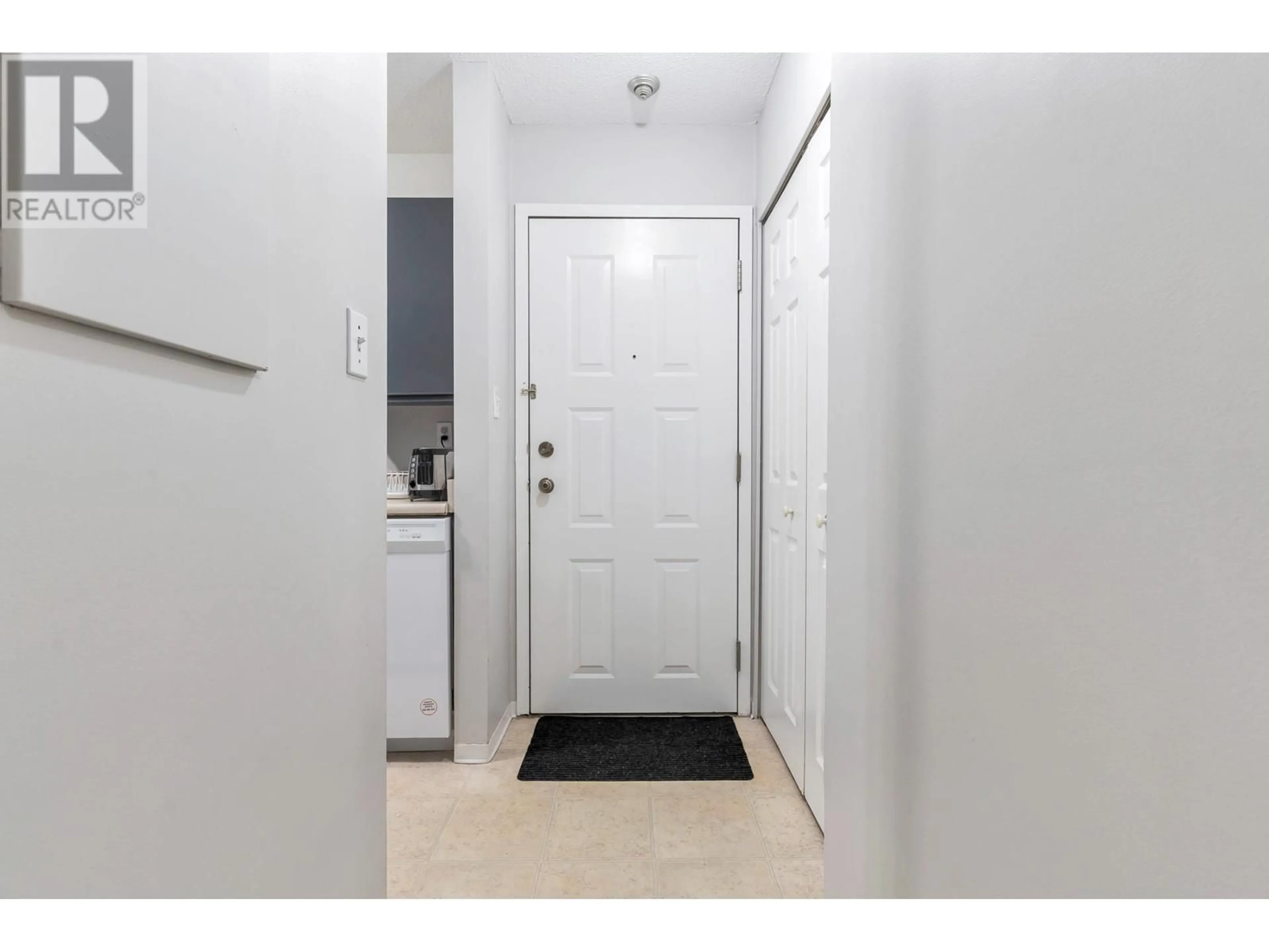 Indoor entryway for 310 - 1195 PIPELINE ROAD, Coquitlam British Columbia V3B6J5