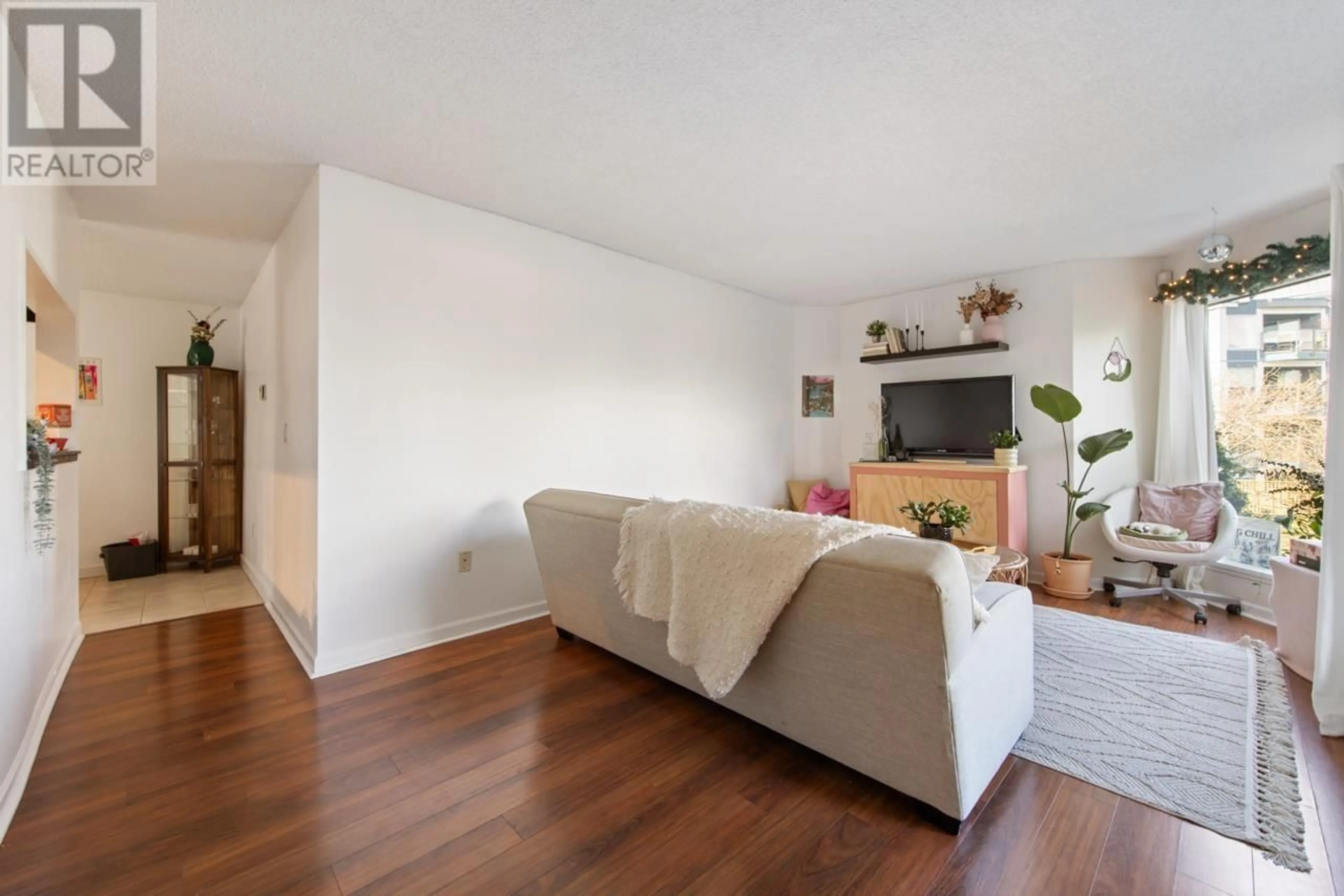 Living room with furniture, wood/laminate floor for 205 - 1345 4TH AVENUE, Vancouver British Columbia V6H3Y8