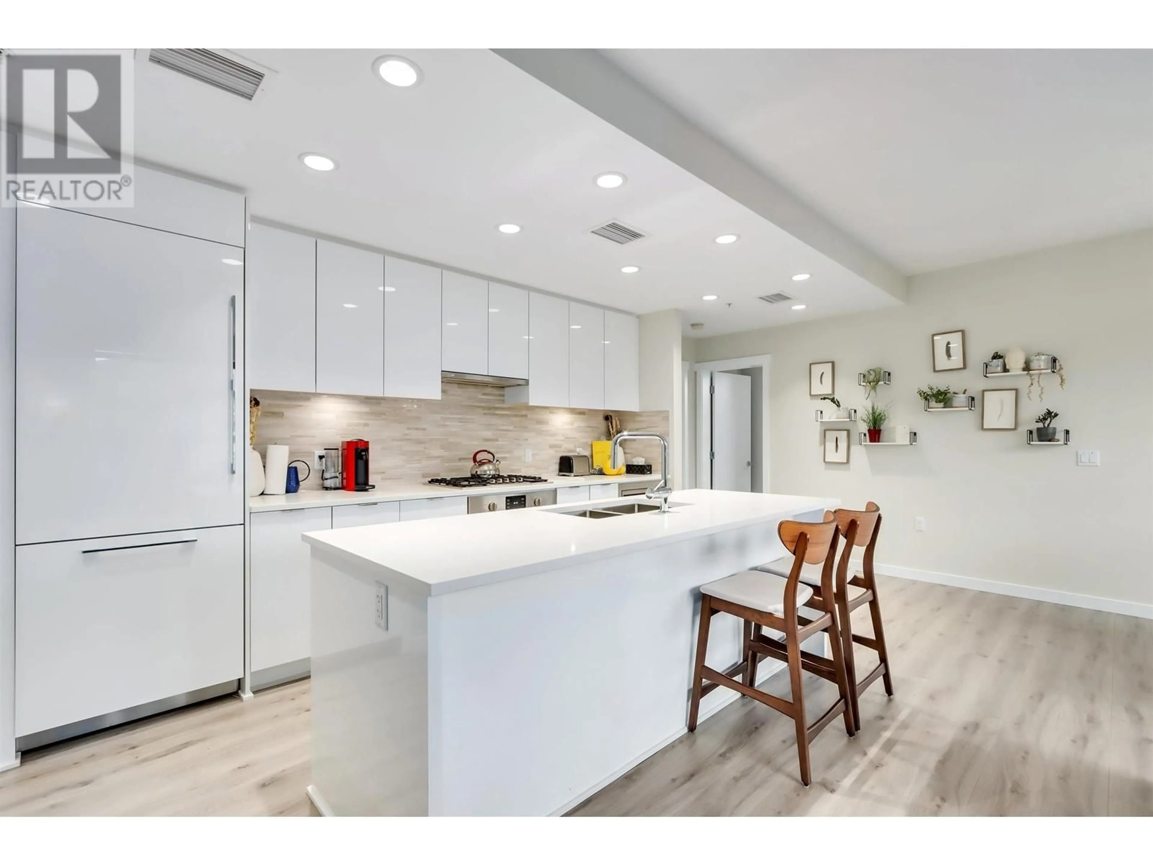 Open concept kitchen, unknown for 327 - 9233 ODLIN ROAD, Richmond British Columbia V6X0V4