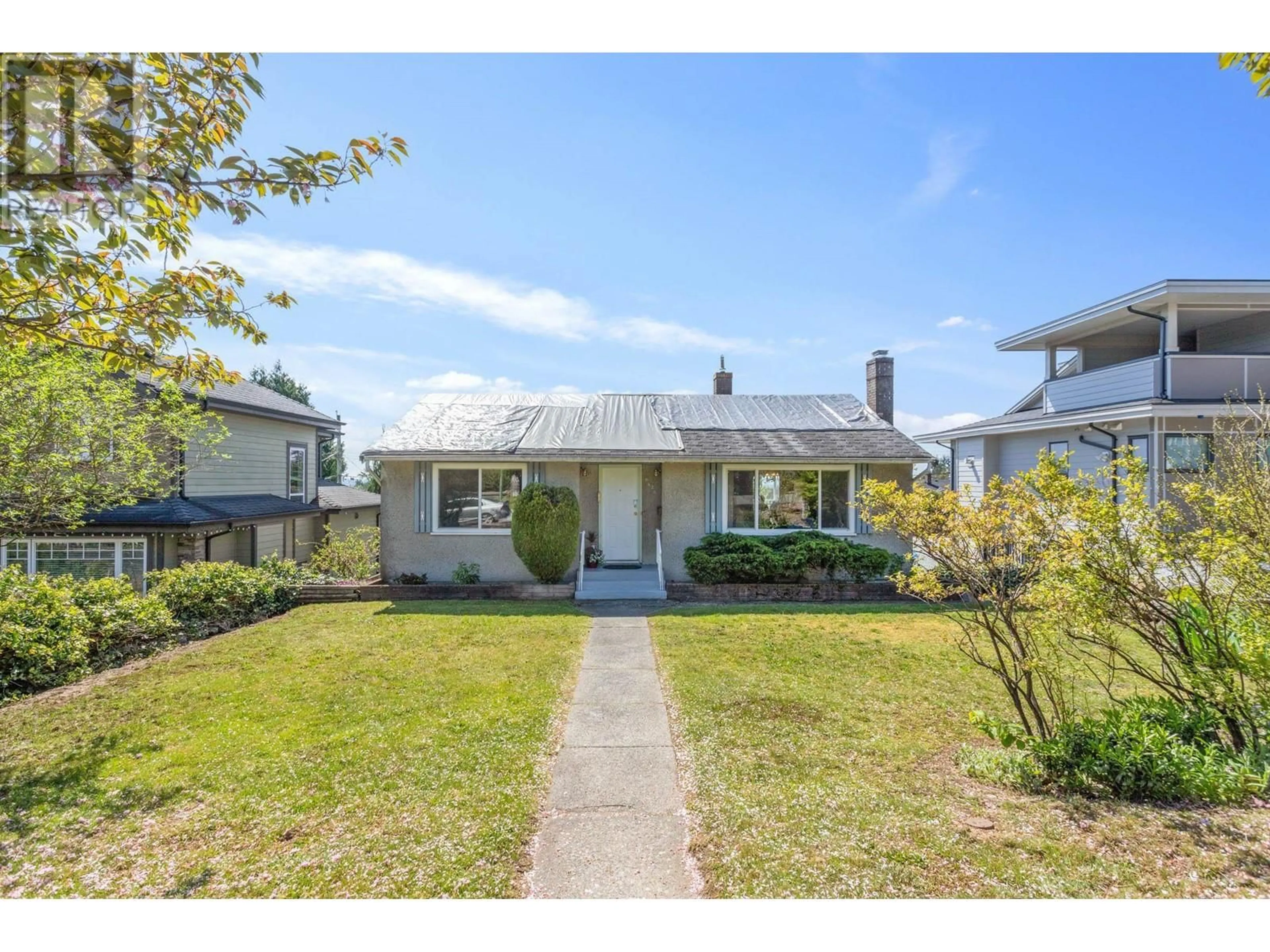 A pic from outside/outdoor area/front of a property/back of a property/a pic from drone, street for 6426 NEVILLE STREET, Burnaby British Columbia V5E1A6