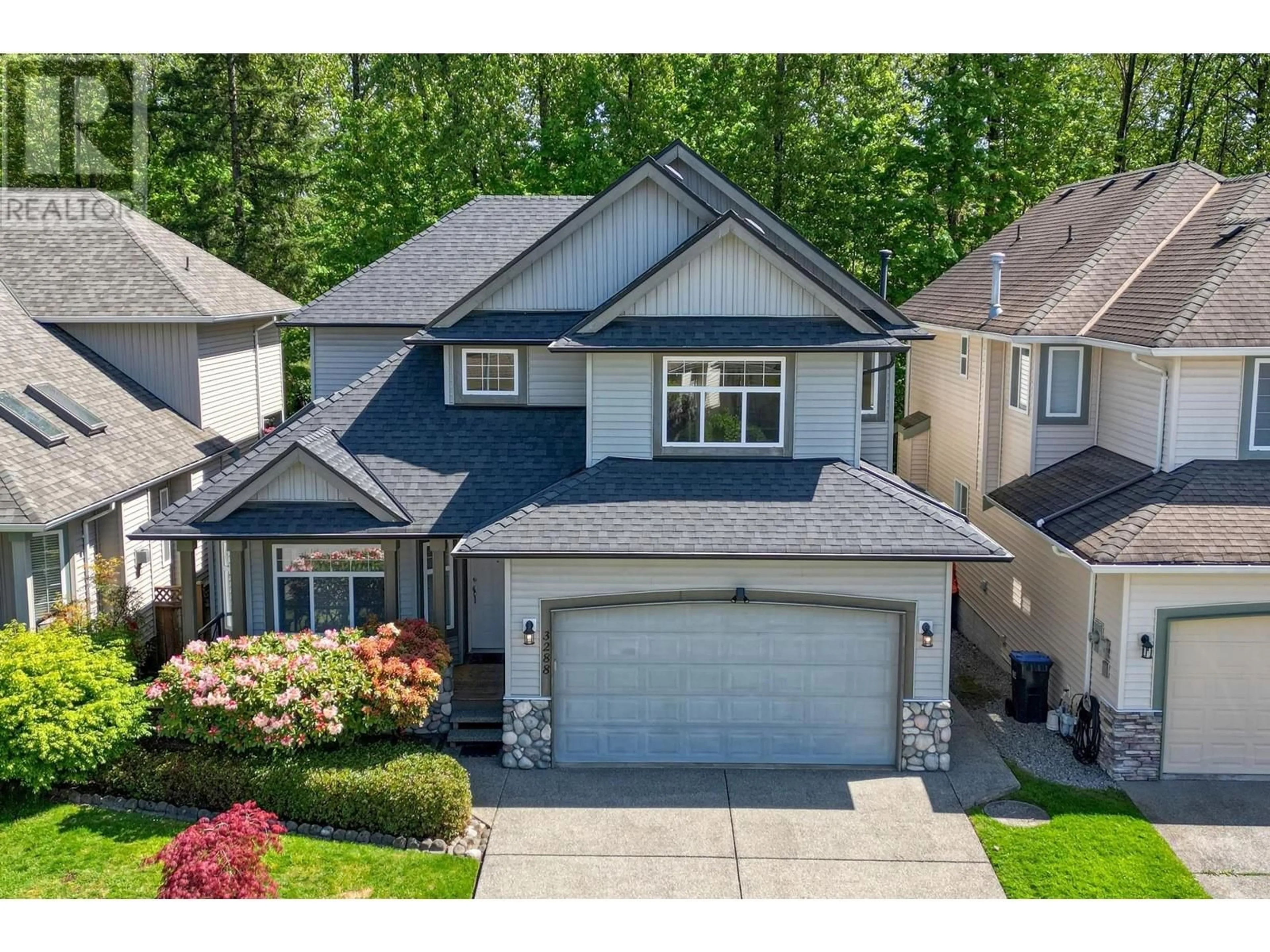 A pic from outside/outdoor area/front of a property/back of a property/a pic from drone, street for 3288 OSBORNE STREET, Port Coquitlam British Columbia V3B8C8