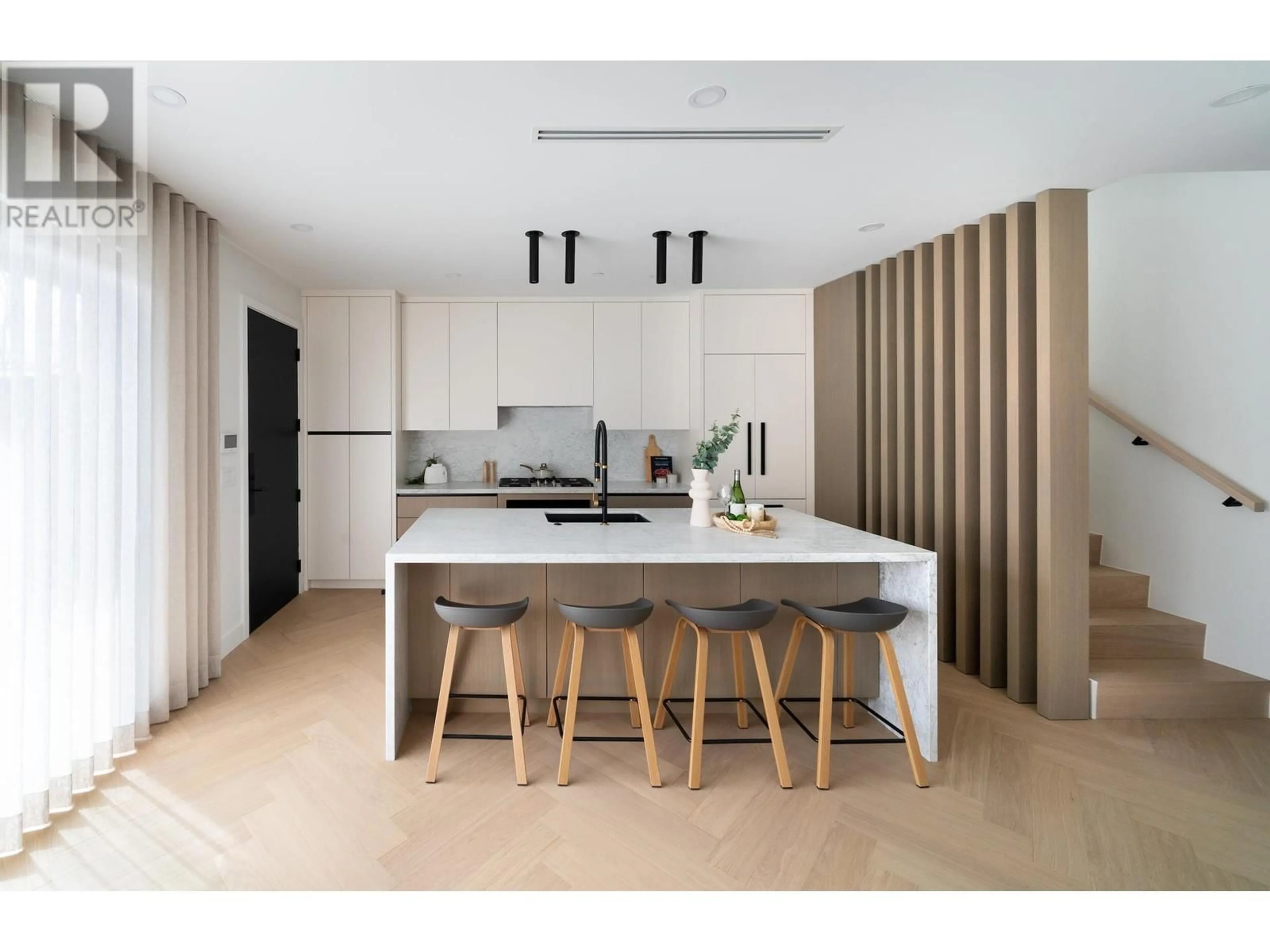 Contemporary kitchen, unknown for 2 - 280 32 AVENUE, Vancouver British Columbia V5V2Y3