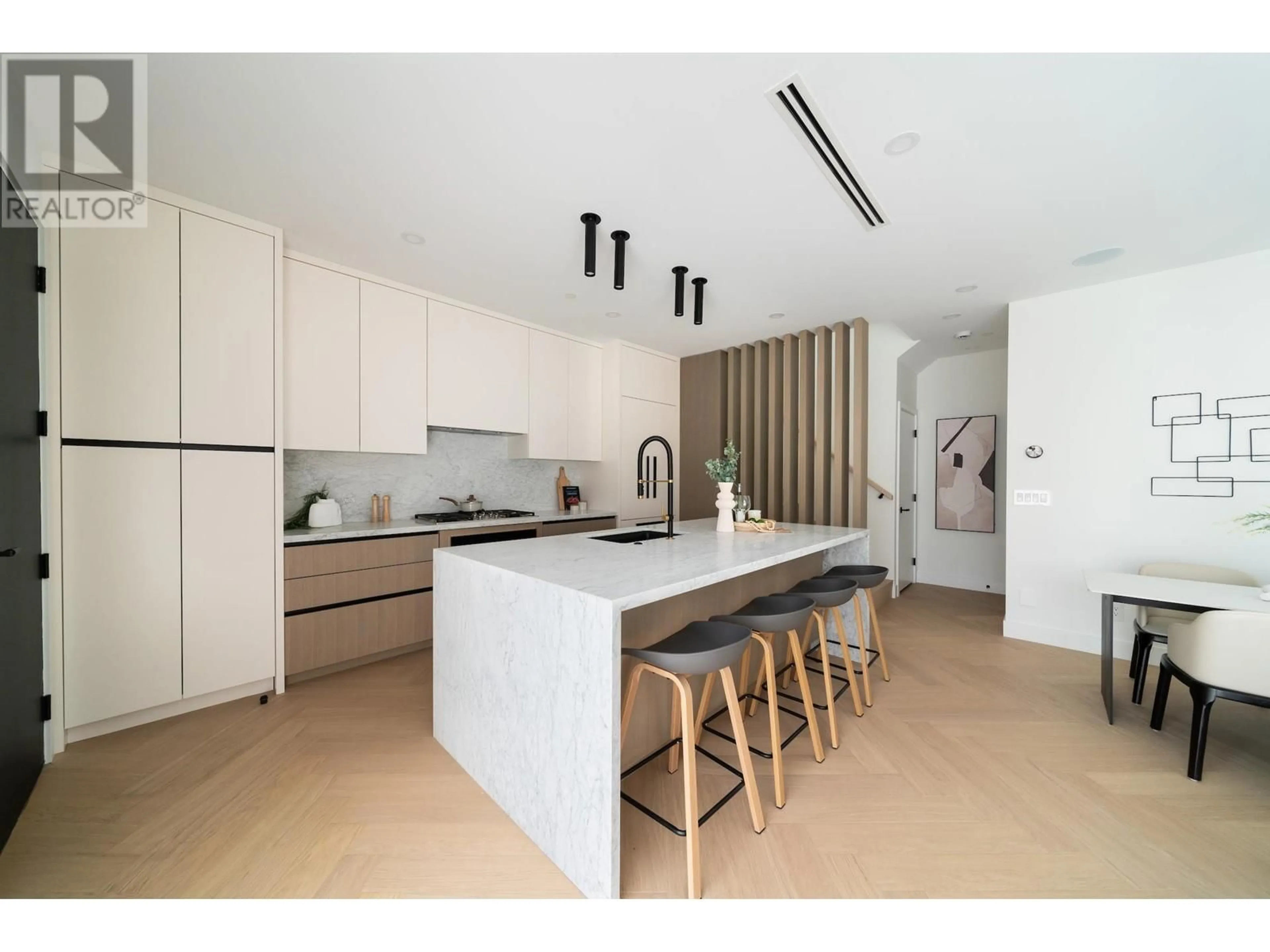 Contemporary kitchen, unknown for 2 - 280 32 AVENUE, Vancouver British Columbia V5V2Y3